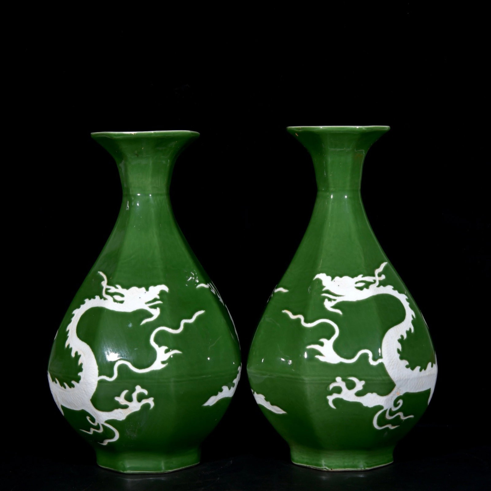 A Pair of Huge Green Glazed Dragon Pattern Vases: Estimated Value:4800-9600 A Pair of Huge Green Glazed Dragon Pattern Vases,Yuan Dynasty,China,Size:18.1inx9.8in