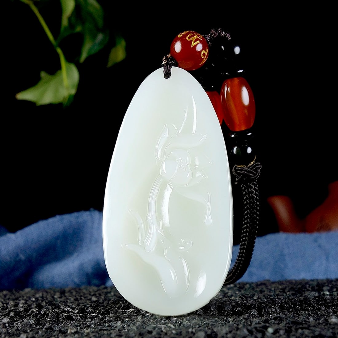 An Exquisite White Jade Flower Pattern Pendant: Estimated Value:680-1360 An Exquisite White Jade Flower Pattern Pendant,Size:53mmx26mmx8mm 白玉花卉纹挂件