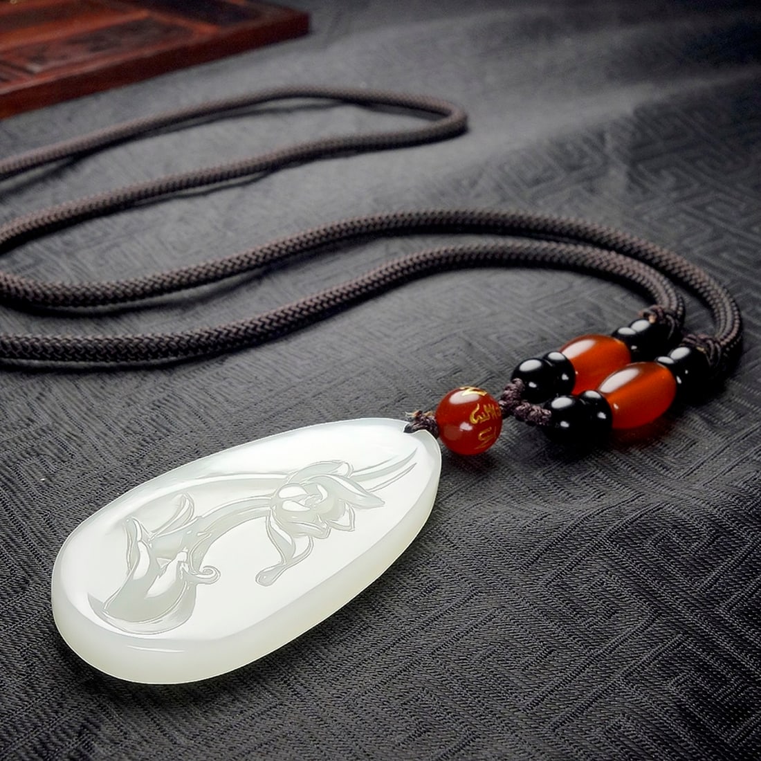 An Exquisite White Jade Flower Pattern Pendant - 6