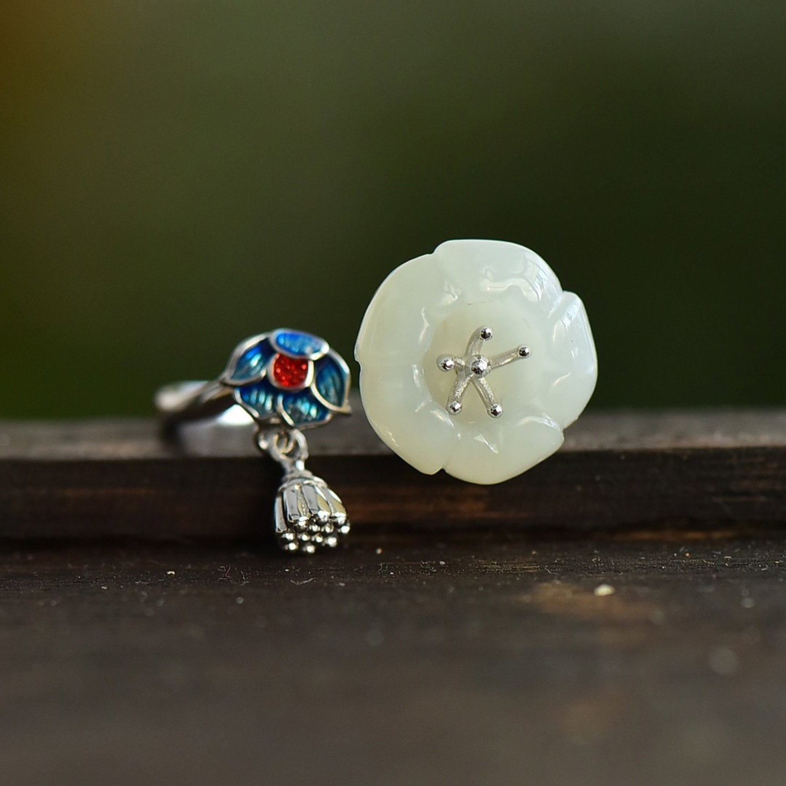 An Exquisite Sterling Silver-Gold Plated Inlaid White Jade Ring - 2