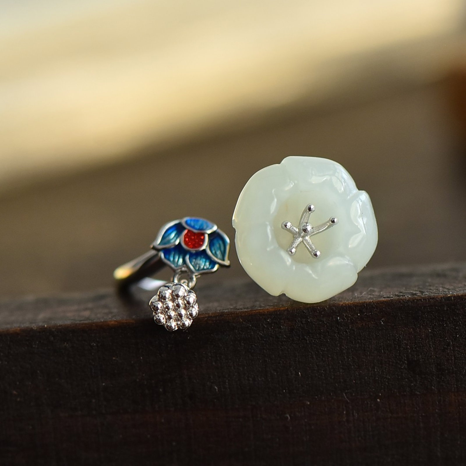 An Exquisite Sterling Silver-Gold Plated Inlaid White Jade Ring - 5