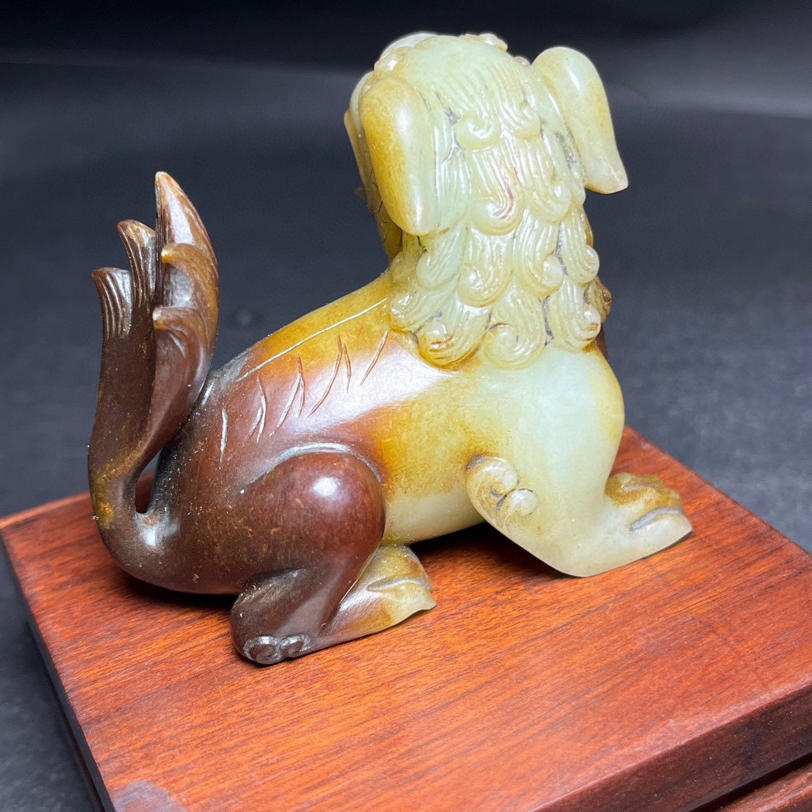 An Exquisite White Jade Lion Ornament - 4