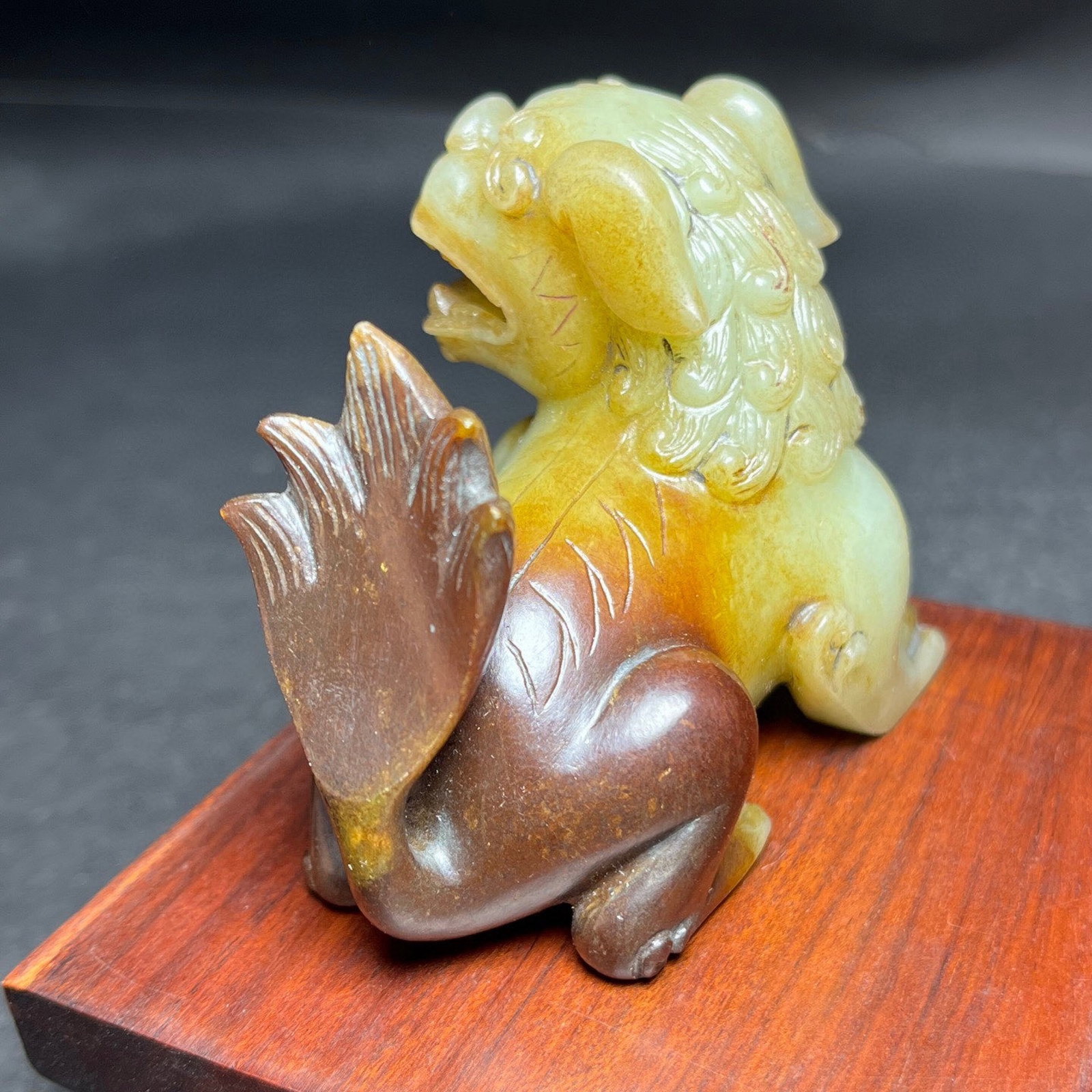 An Exquisite White Jade Lion Ornament - 5