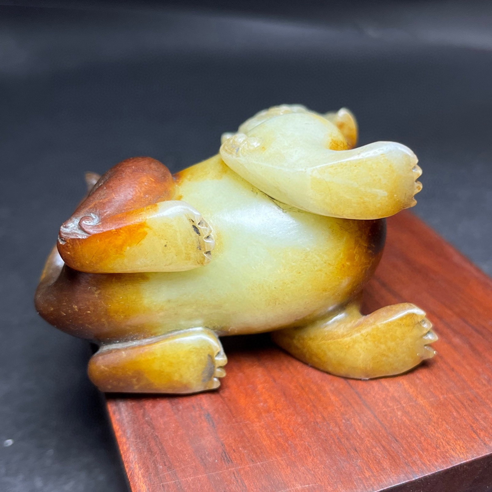 An Exquisite White Jade Lion Ornament - 7