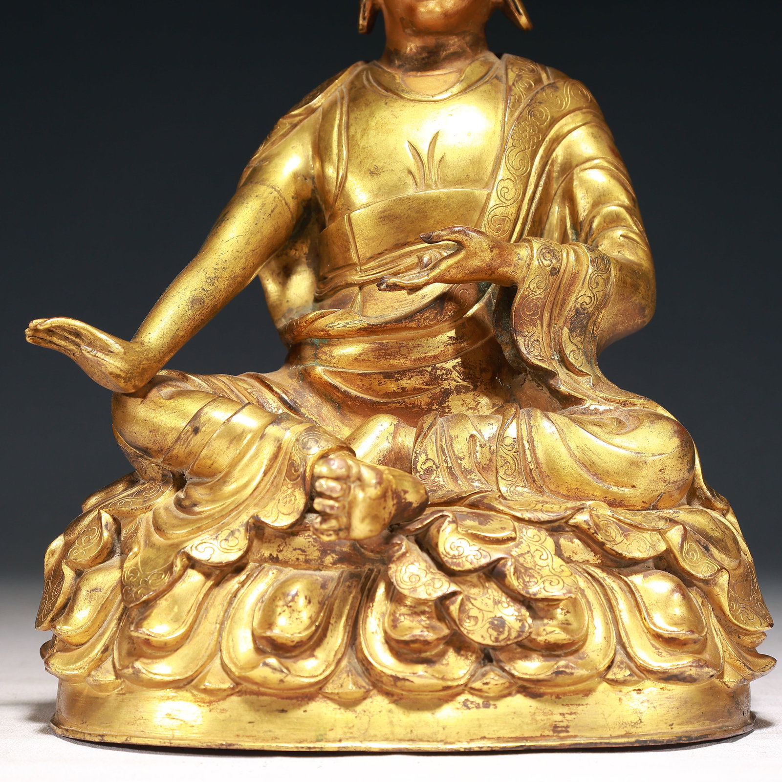 A Solemn Gilt Bronze Statue of Tsongkhapa - 3