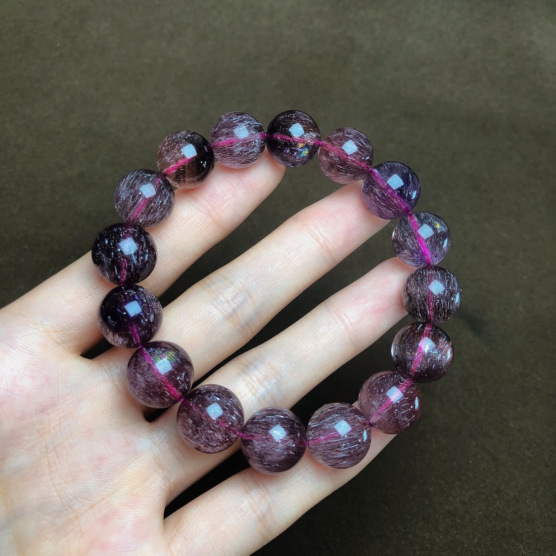 An Exquisite Crystal Bracelets: Estimated Value:12000-24000 An Exquisite Crystal Bracelets,Size:12.5mm, Weight:49.2g 水晶手串
