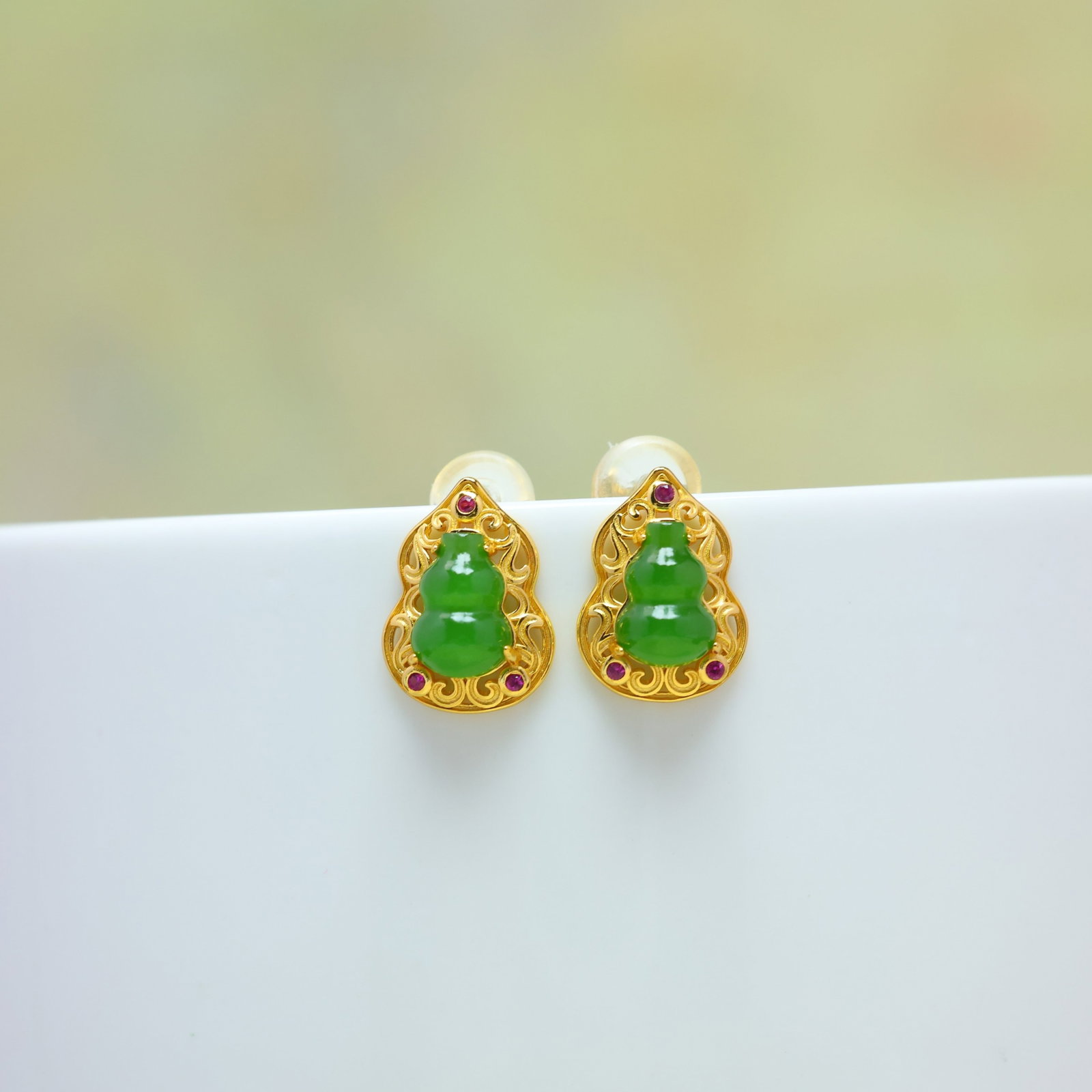 A Pair of Exquisite Sterling Silver-Gold Plated Inlaid Jasper Gourd Earrings,Inlaid Diamond: Estimated Value:300-600 A Pair of Exquisite Sterling Silver-Gold Plated Inlaid Jasper Gourd Earrings,Inlaid Diamond,Size:5mmx7mm