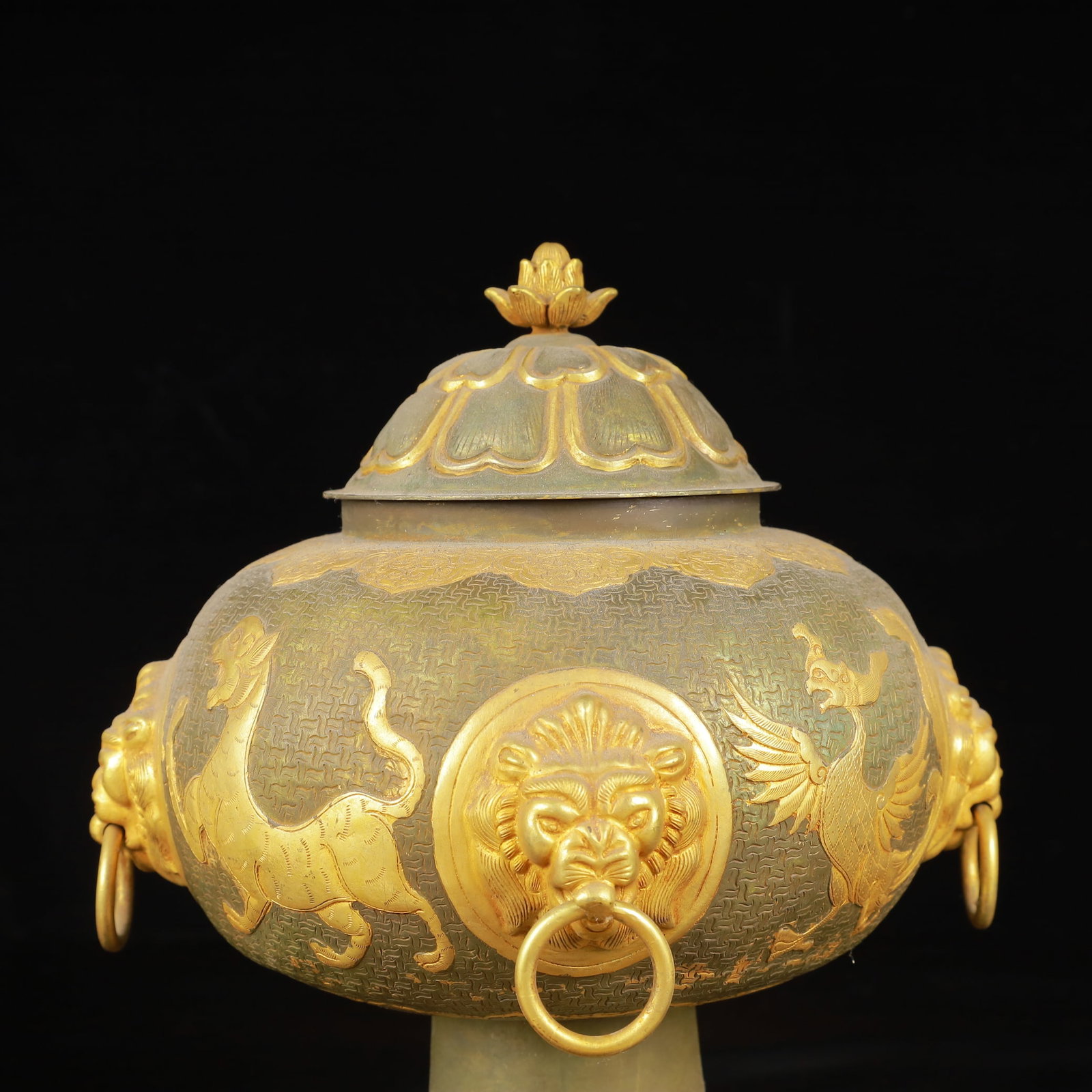 An Exquisite Gilt Silver Auspicious Beast Pattern Beast-Ears Jar - 2