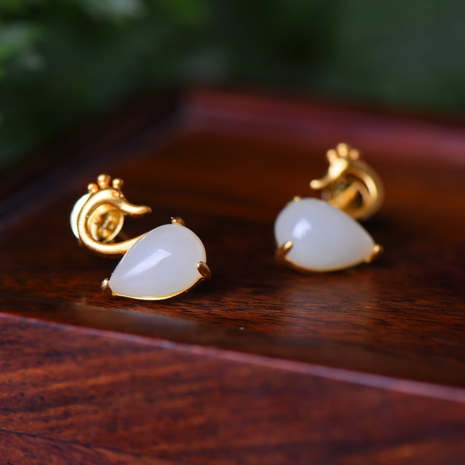 A Pair of Exquisite Sterling Silver-Gold Plated Inlaid White Jade Earrings - 4