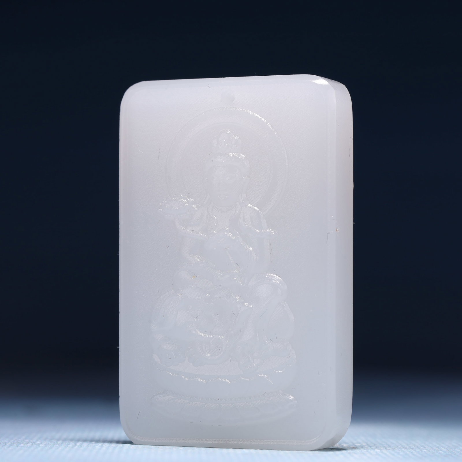 An Exquisite White Jade Statue of Avalokitesvara Pendant - 2