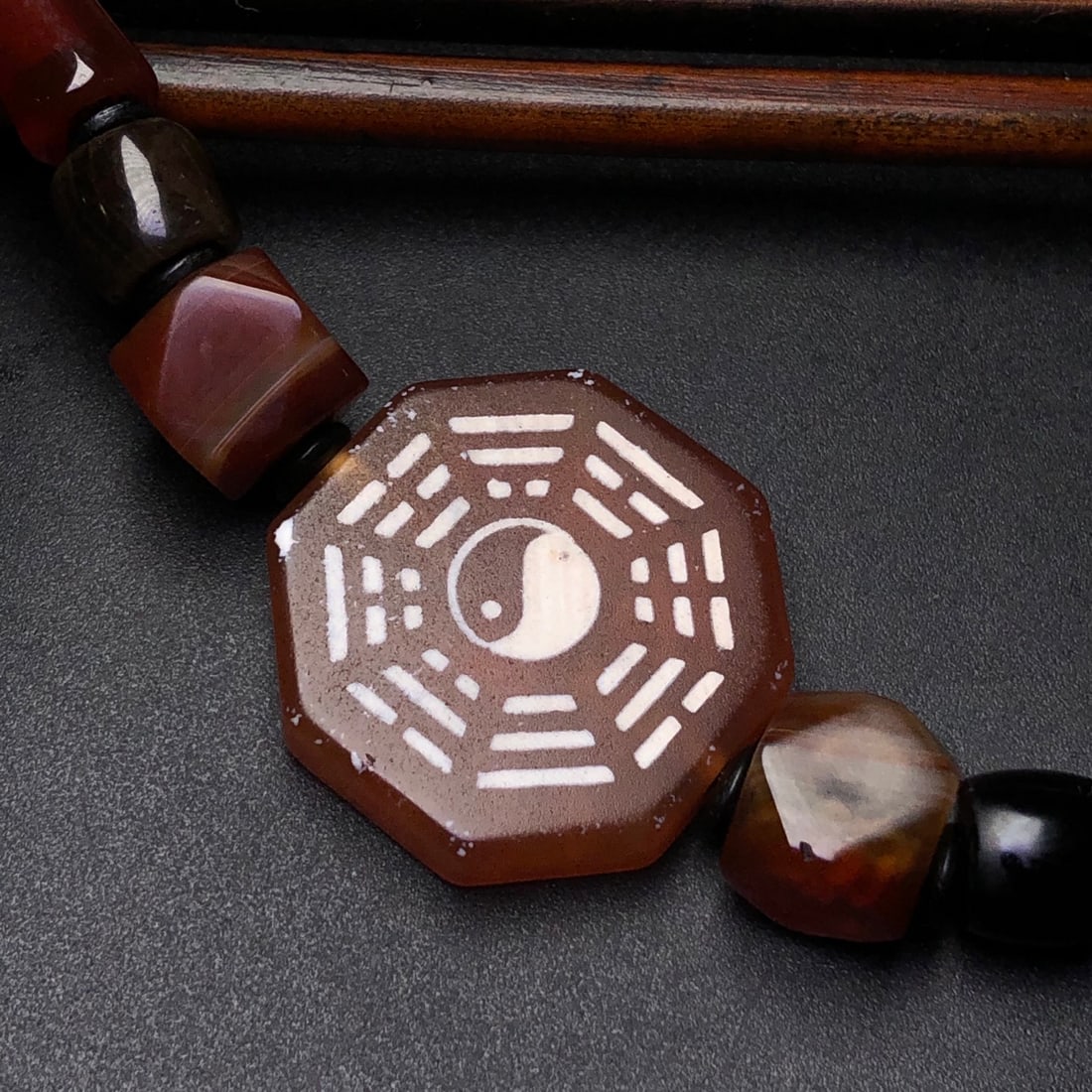 An Exquisite Agate Necklace - 8