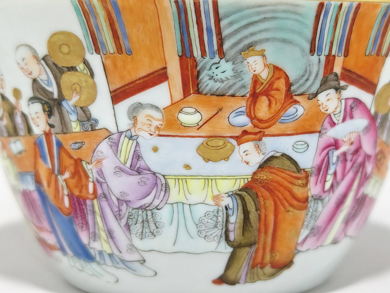 A Pair of Exquisite Famille-Rose Painted Gold Character and Story Pattern Bowls,With Poem - 8