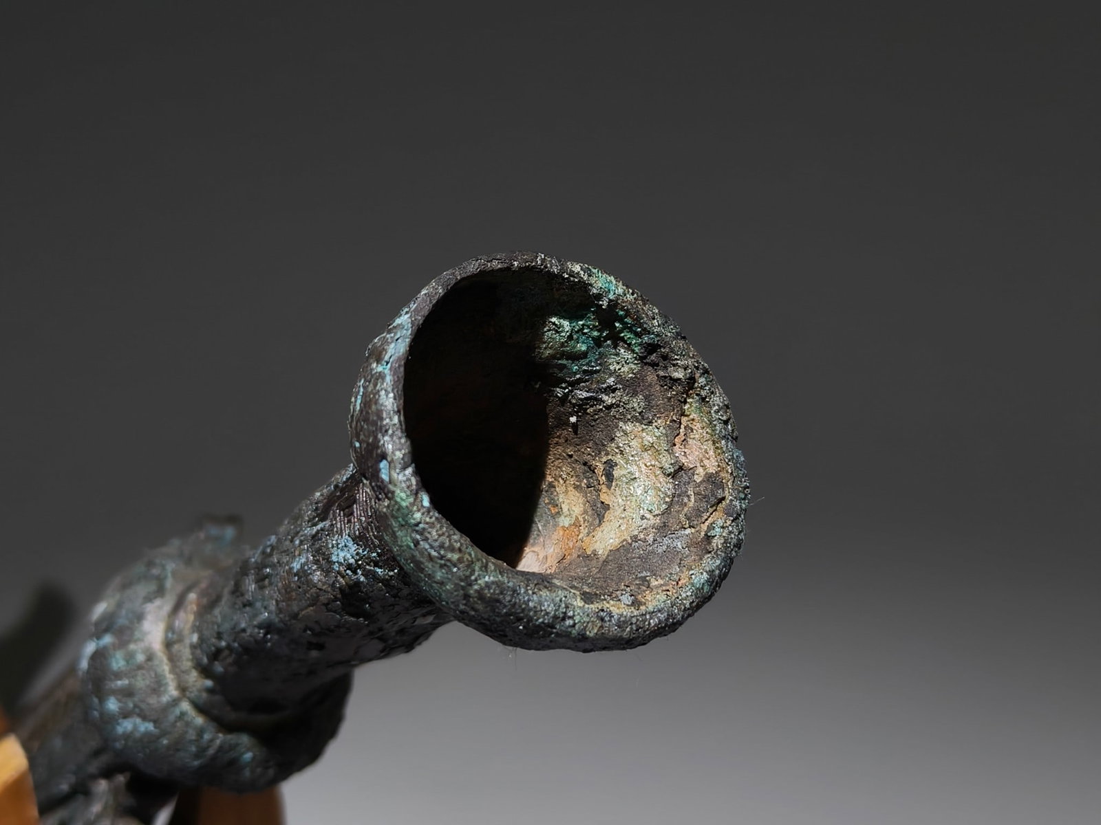 An Archaic Bronze Thunder and Cloud Pattern Sword - 9
