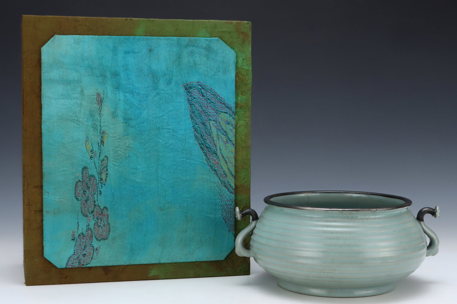 An Exquisite Ru yao Sky Blue Glazed Cover with Silver Ruyi-Ears Censer,with an Imperial Poem by E...: Estimated Value:1200-2400 An Exquisite Ru yao Sky Blue Glazed Cover with Silver Ruyi-Ears Censer,with an Imperial Poem by Emperor Qianlong,Song Dynasty,China,Size:3.9inx9.4in