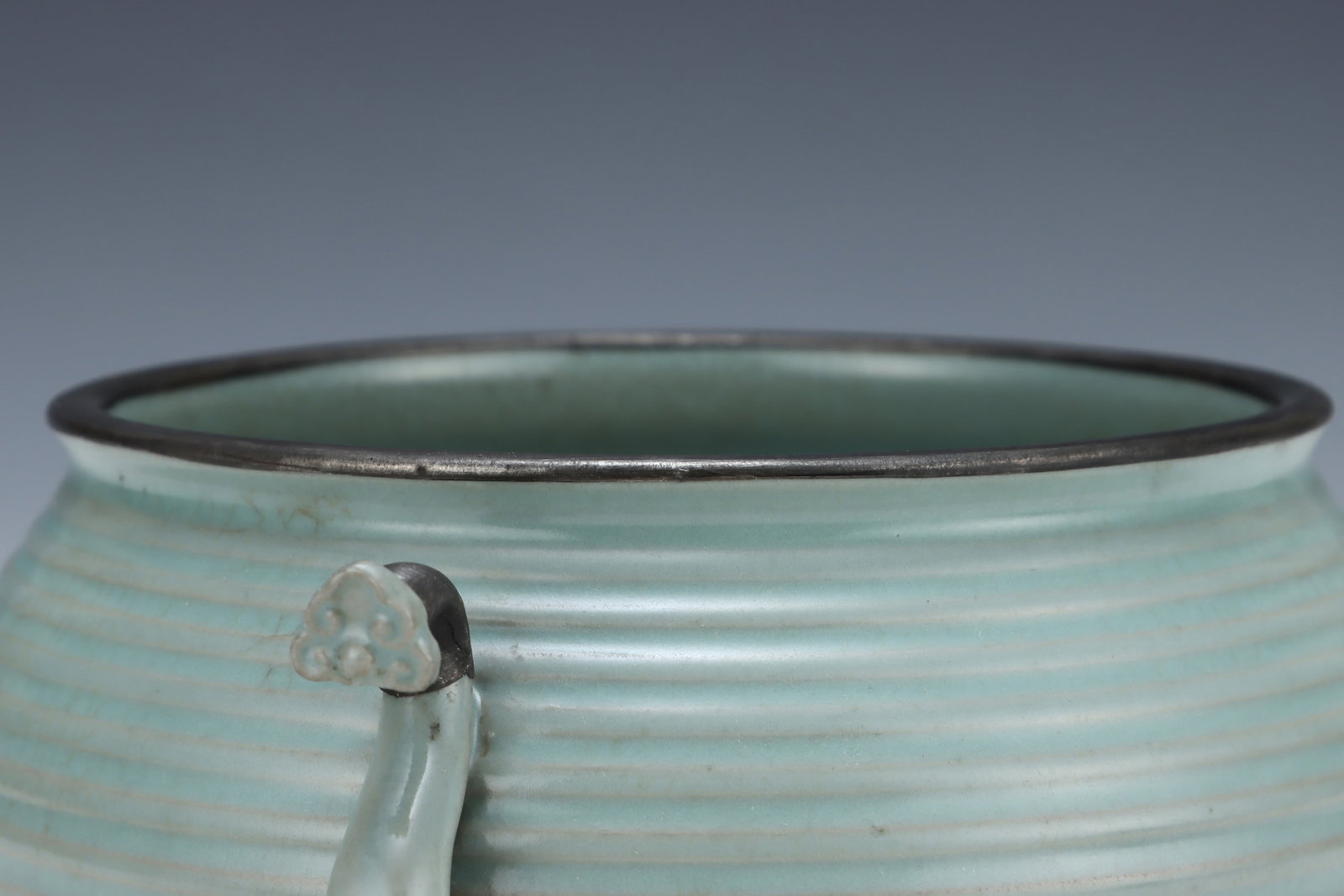 An Exquisite Ru yao Sky Blue Glazed Cover with Silver Ruyi-Ears Censer,with an Imperial Poem by E... - 4