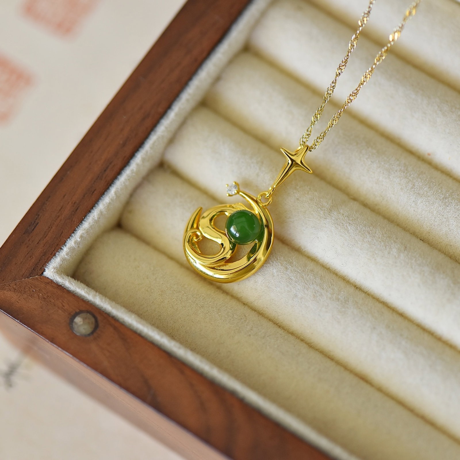 An Exquisite Sterling Silver-Gold Plated Inlaid Jasper Pendant: Estimated Value:200-400 An Exquisite Sterling Silver-Gold Plated Inlaid Jasper Pendant,Size:6mmx6mm 纯银镀金镶碧玉吊坠