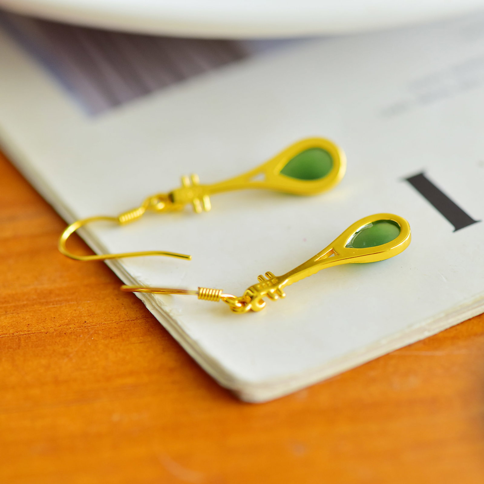 A Pair of Exquisite Sterling Silver-Gold Plated Inlaid Jasper Earrings - 3