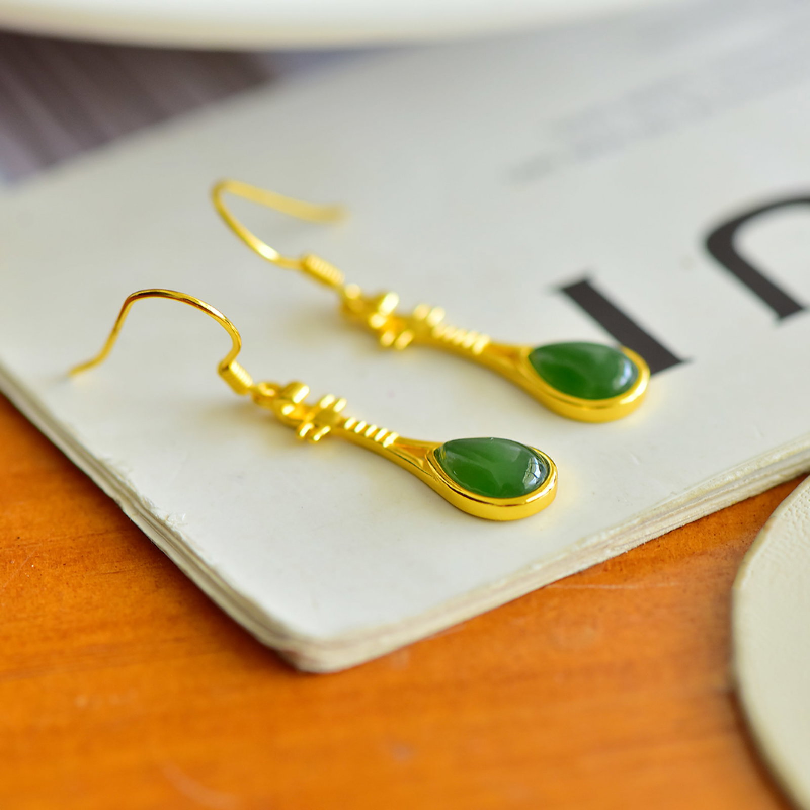 A Pair of Exquisite Sterling Silver-Gold Plated Inlaid Jasper Earrings - 4