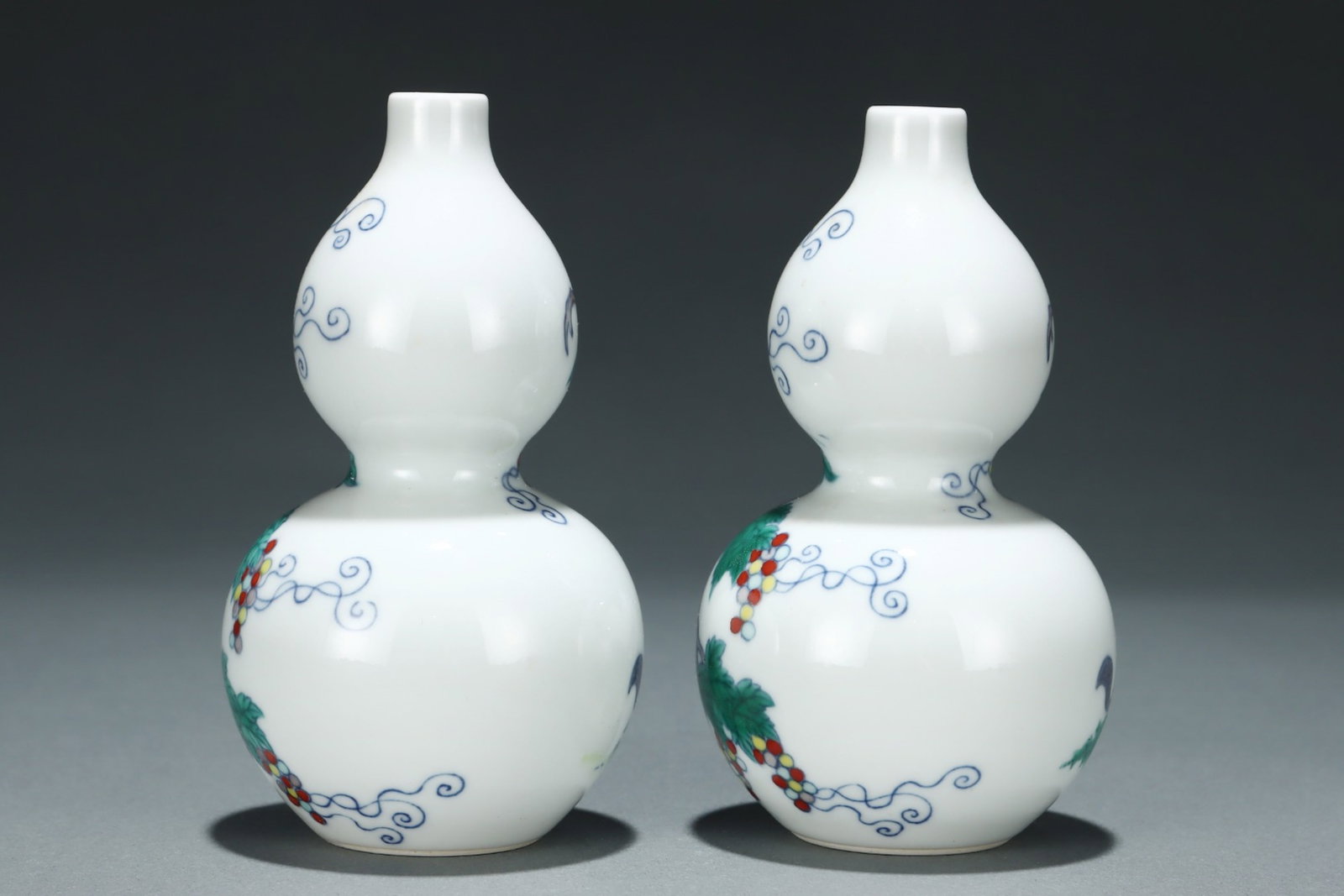 A Pair of Exquisite Blue and White Doucai Squirrel and Grapes Pattern Gourd Vases - 4