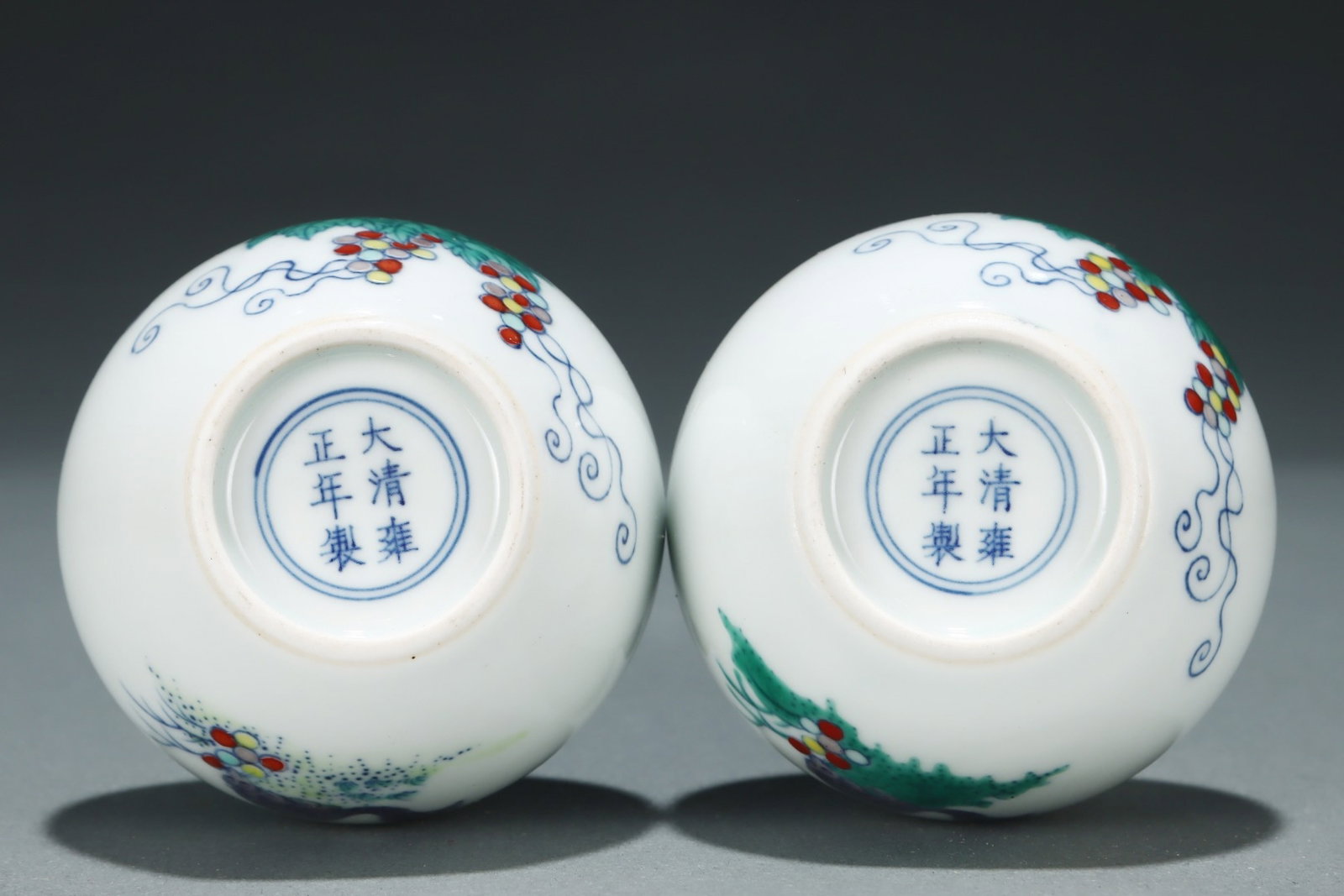 A Pair of Exquisite Blue and White Doucai Squirrel and Grapes Pattern Gourd Vases - 8