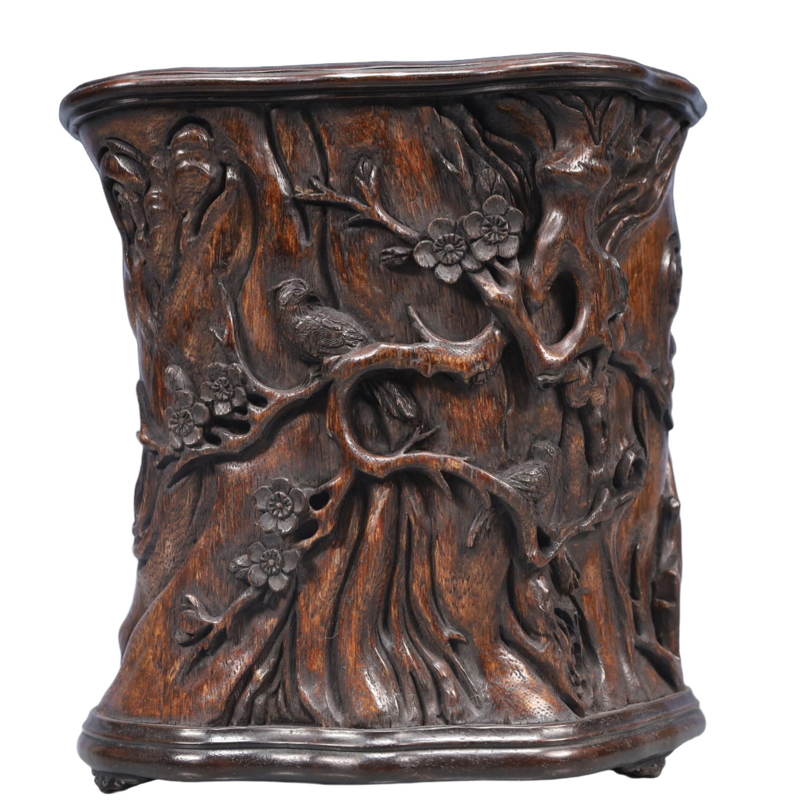 An Exquisite Eaglewood Flower and Bird Pattern Brush Pot: Estimated Value:5000-10000 An Exquisite Eaglewood Flower and Bird Pattern Brush Pot,Qing Dynasty, China,Size:7.9inx5.9inx8.3in,Weight:900g 沉香木花鸟纹笔Ļ