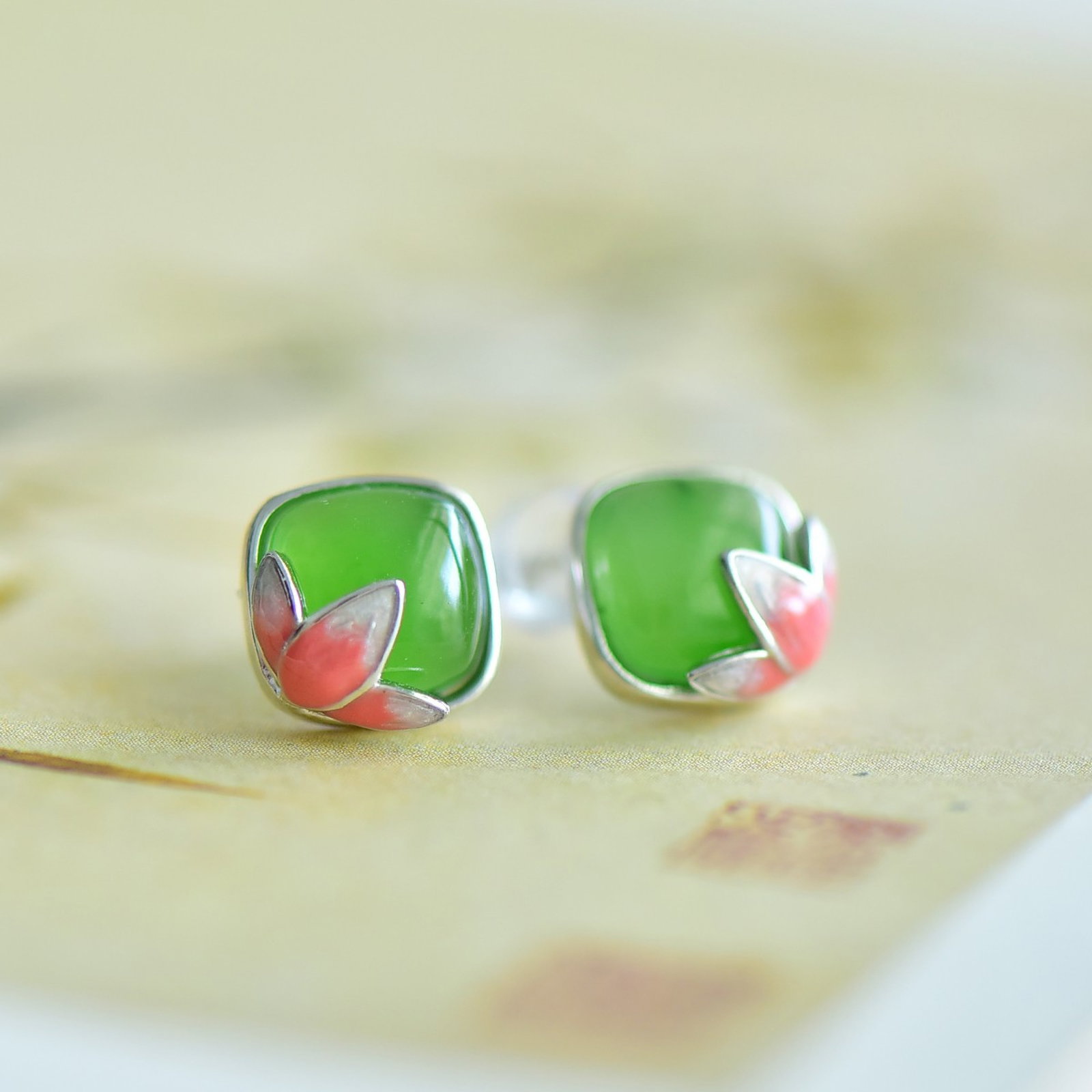 A Pair of Exquisite Sterling Silver Inlaid Jasper Earrings - 3