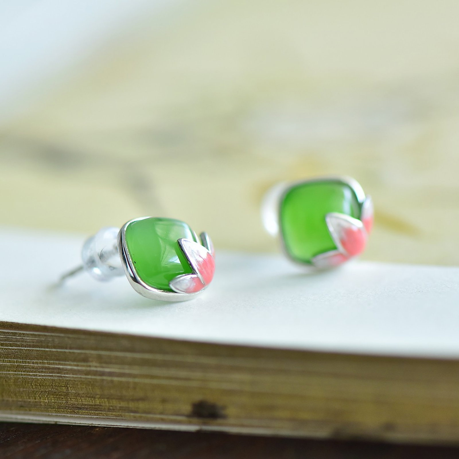 A Pair of Exquisite Sterling Silver Inlaid Jasper Earrings - 4