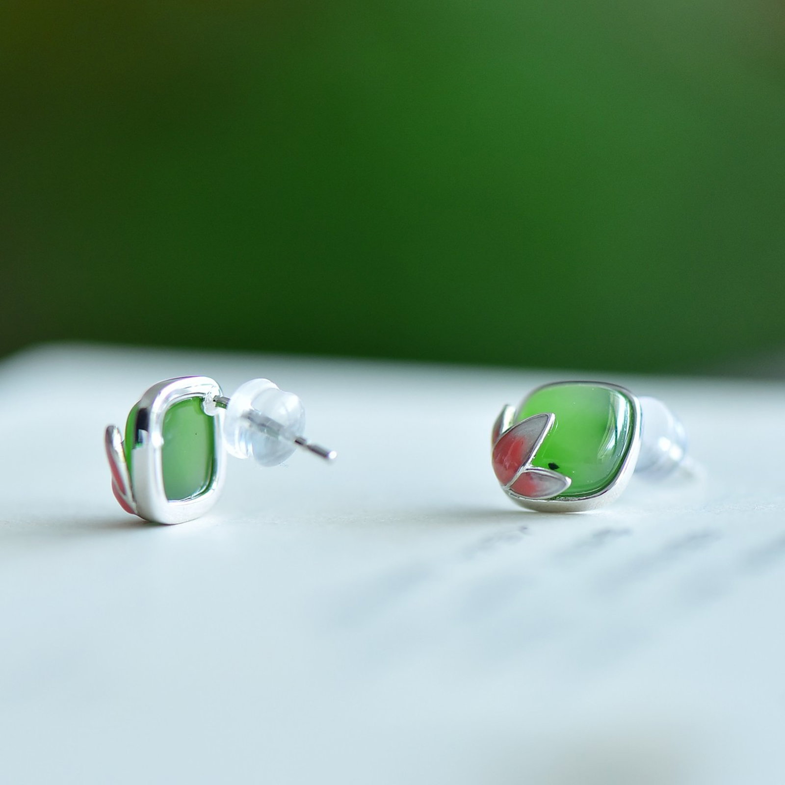 A Pair of Exquisite Sterling Silver Inlaid Jasper Earrings - 5