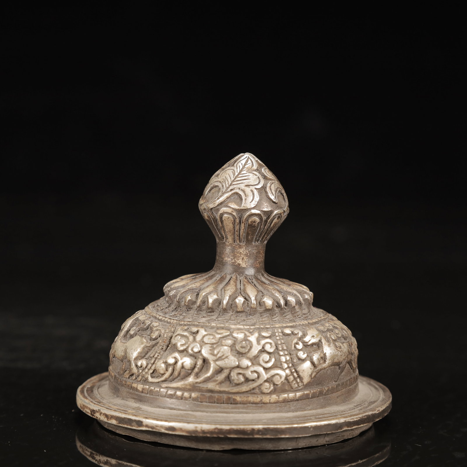 A Rare Silver-Plated Bronze Figure and Dragon Pattern Ewer - 11