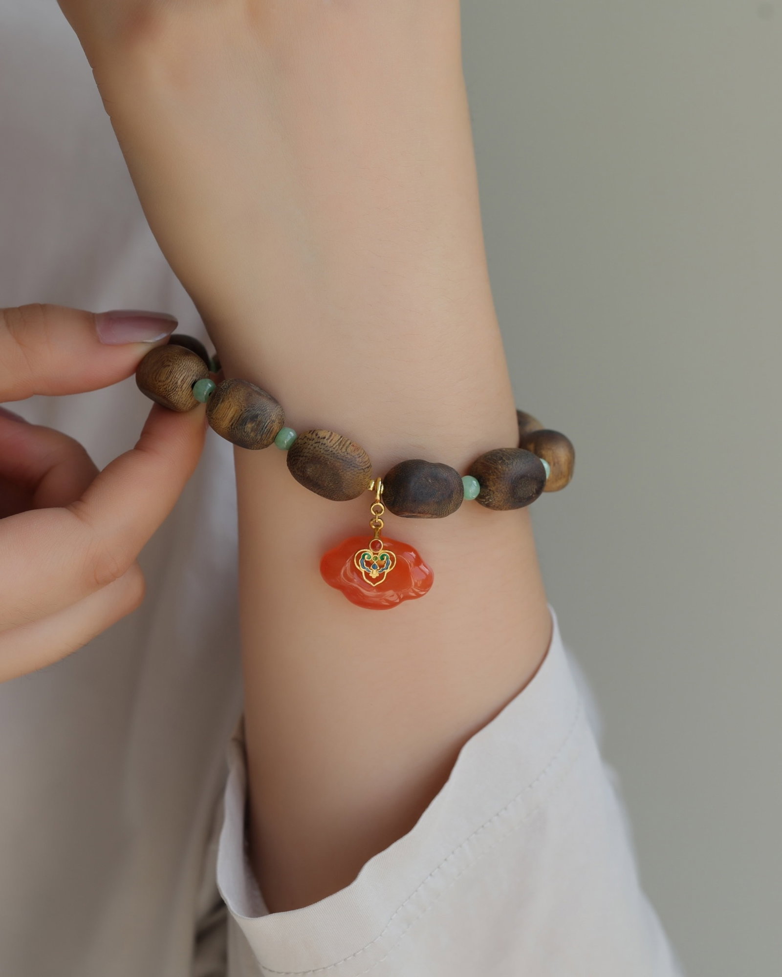 An Exquisite Eaglewood Bracelets,With Jadeite - 9