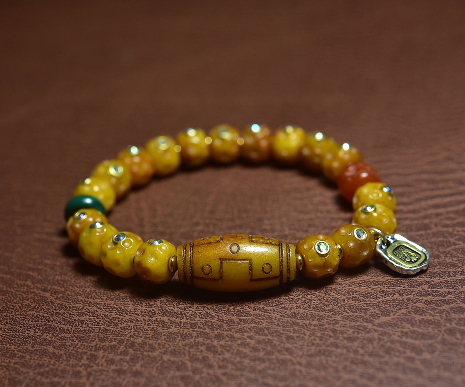 An Exquisite Dzi Bead Bracelets (1 of 6)