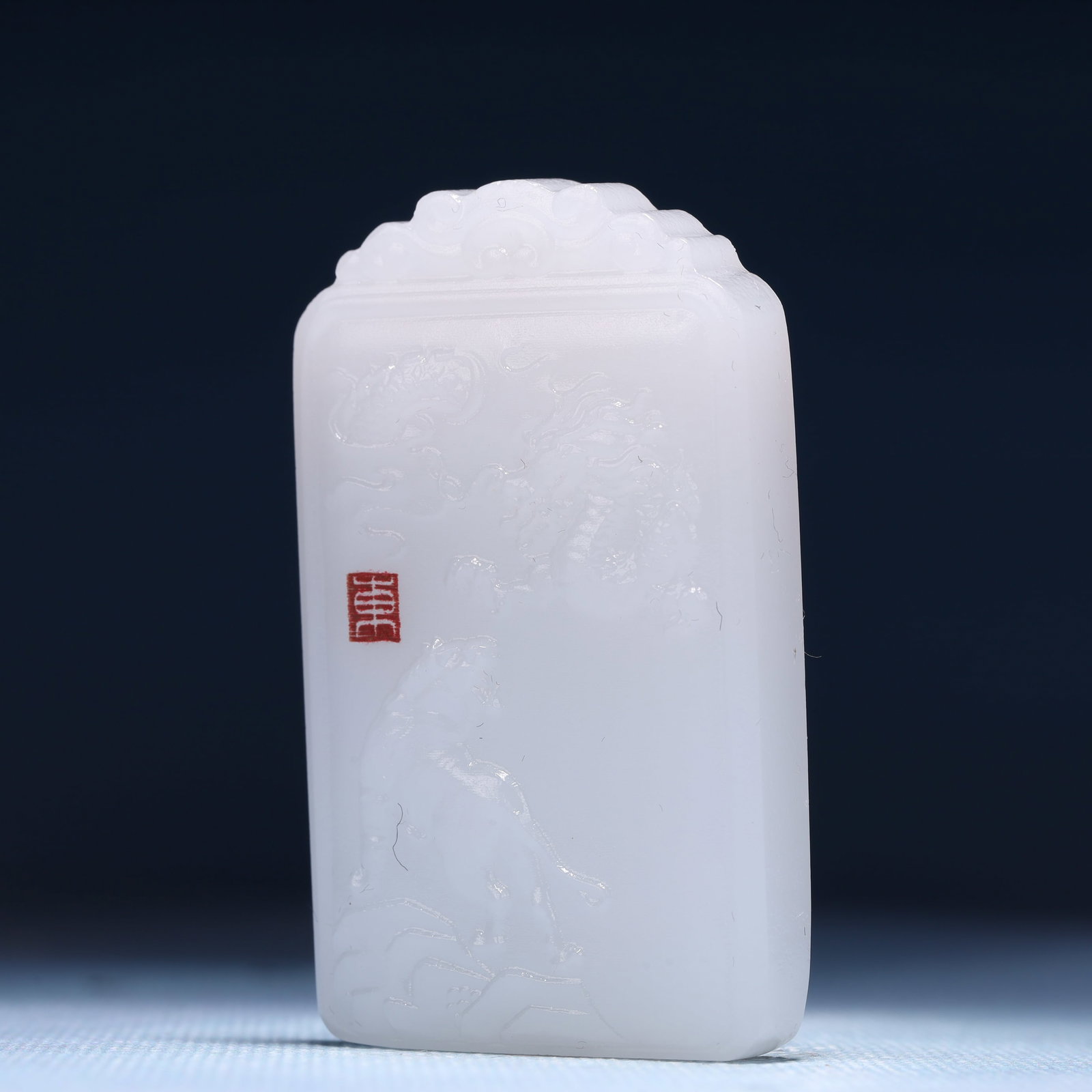 An Exquisite White Jade Animal Pattern Pendant - 2