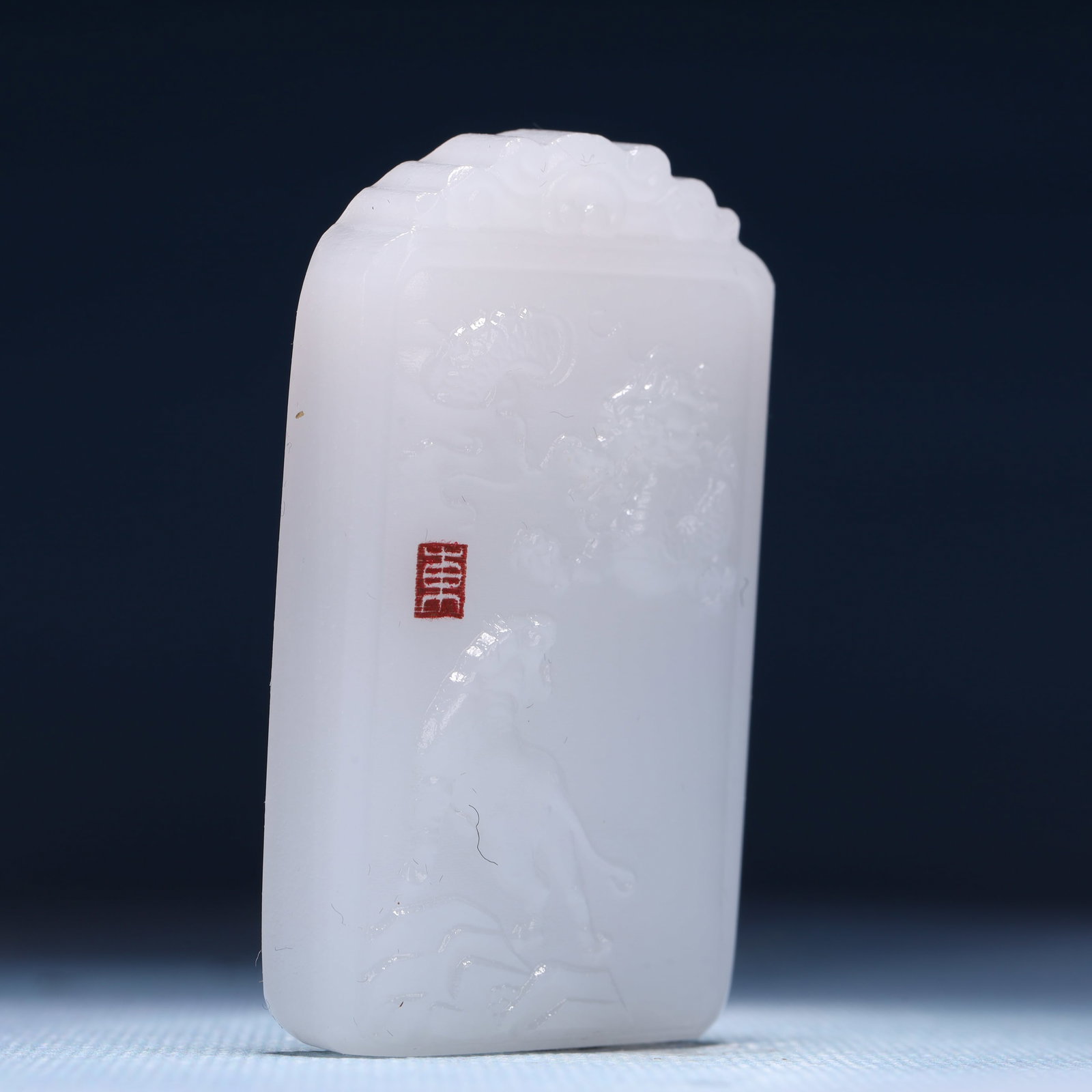 An Exquisite White Jade Animal Pattern Pendant - 3