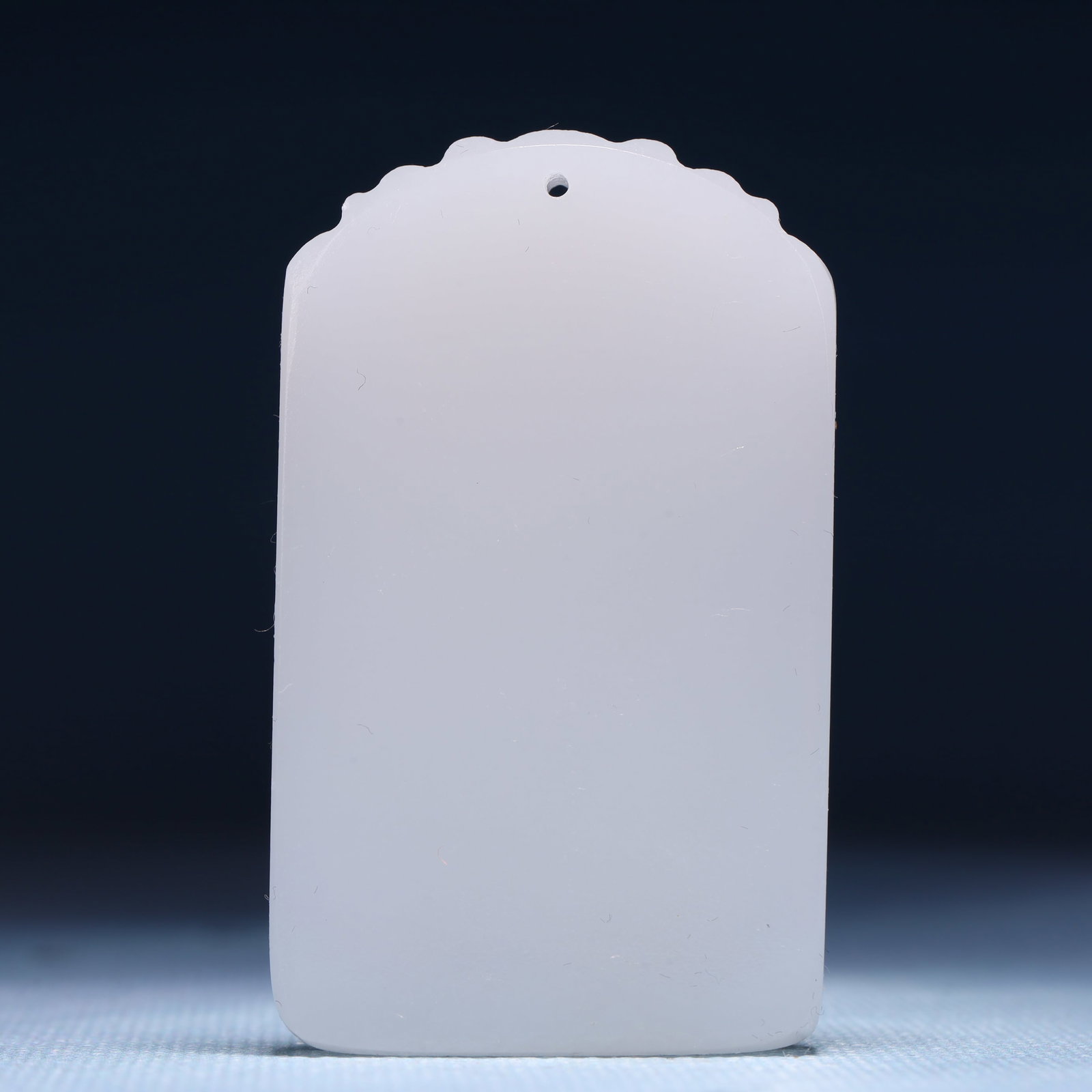 An Exquisite White Jade Animal Pattern Pendant - 4