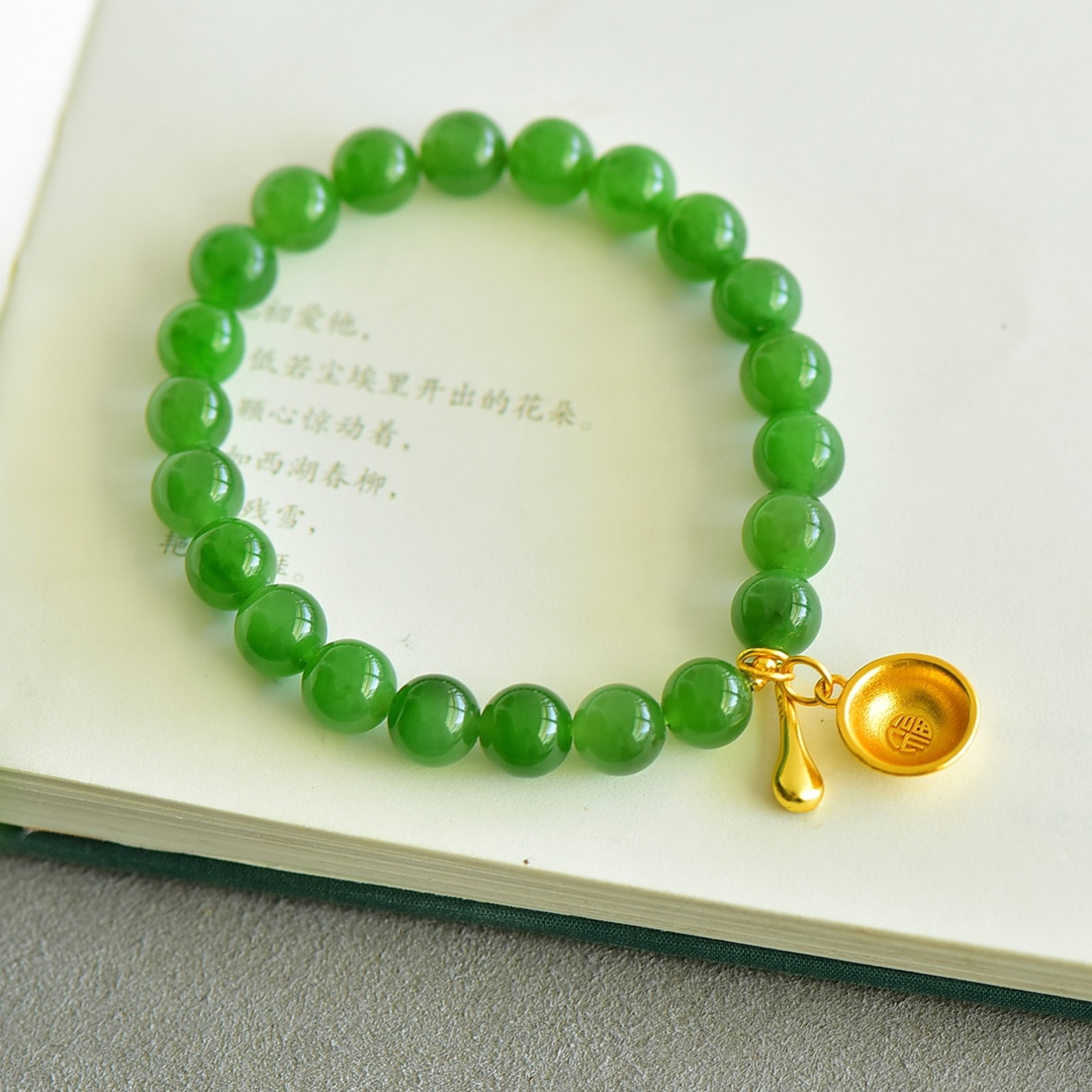 An Exquisite Jasper Bracelets: Estimated Value:600-1200 An Exquisite Jasper Bracelets,Size:8mm 寓意:『金饭碗——“家有金饭碗,世代不&