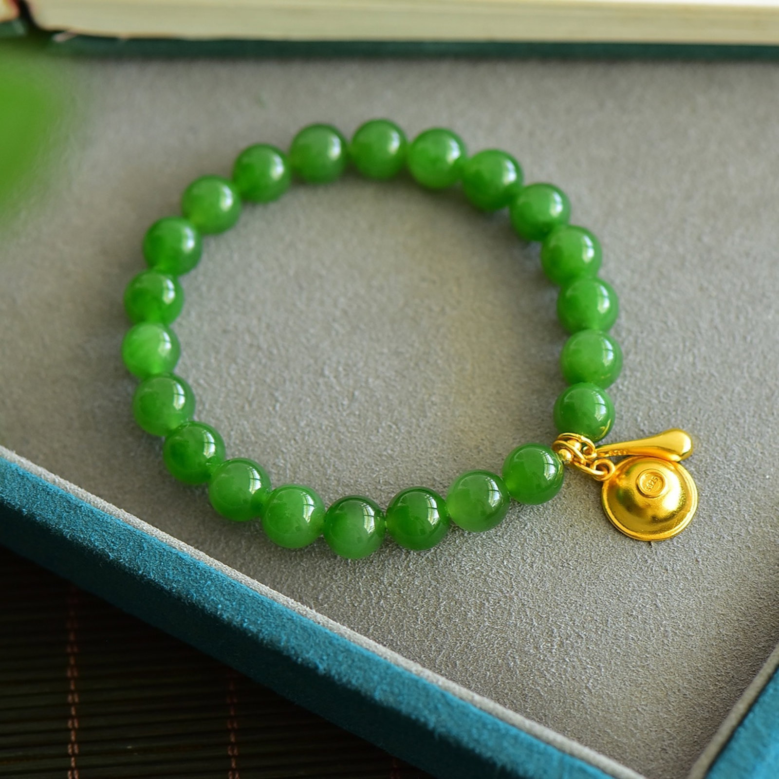 An Exquisite Jasper Bracelets - 2