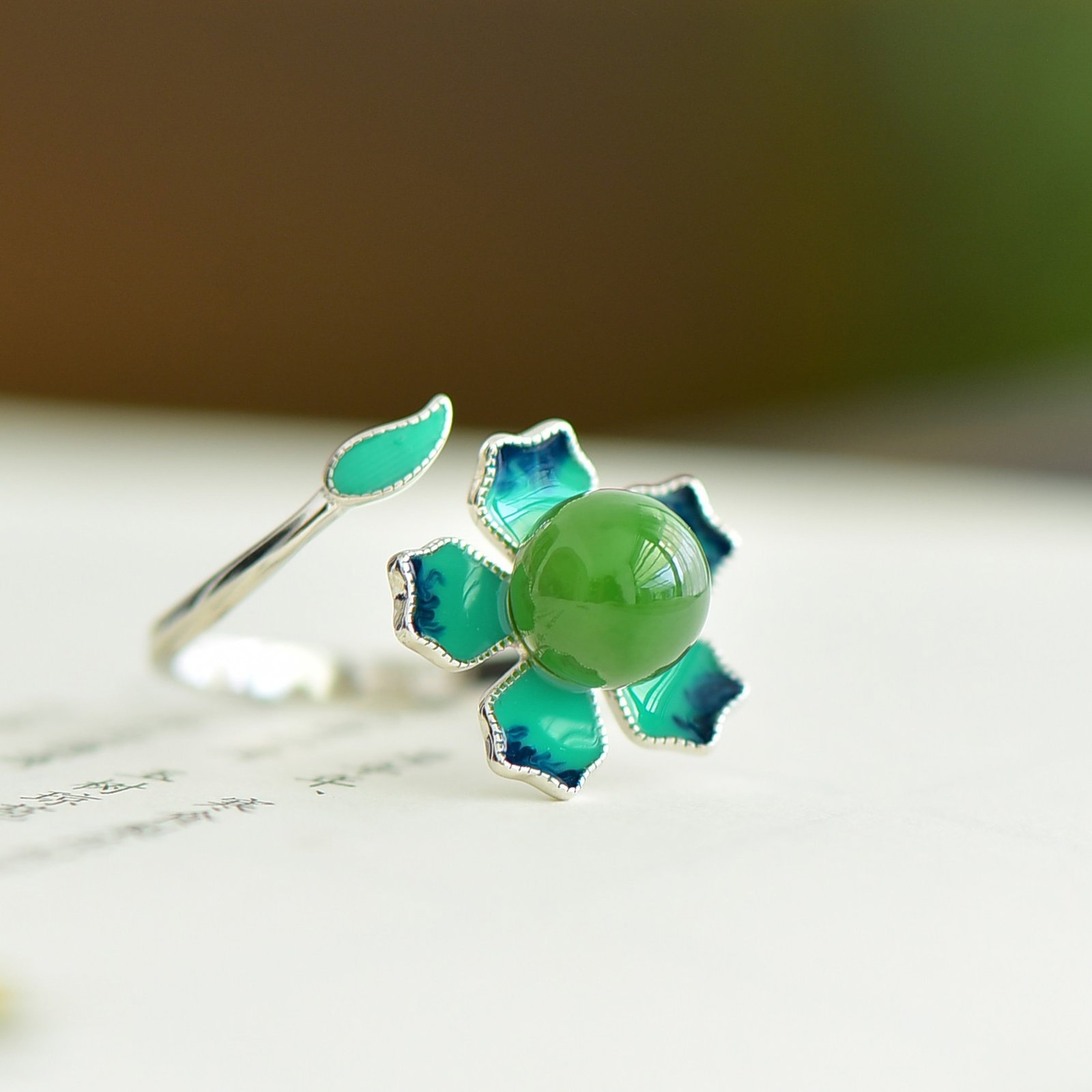 An Exquisite Sterling Silver-Gold Plated Inlaid Jasper Enamel Ring - 2