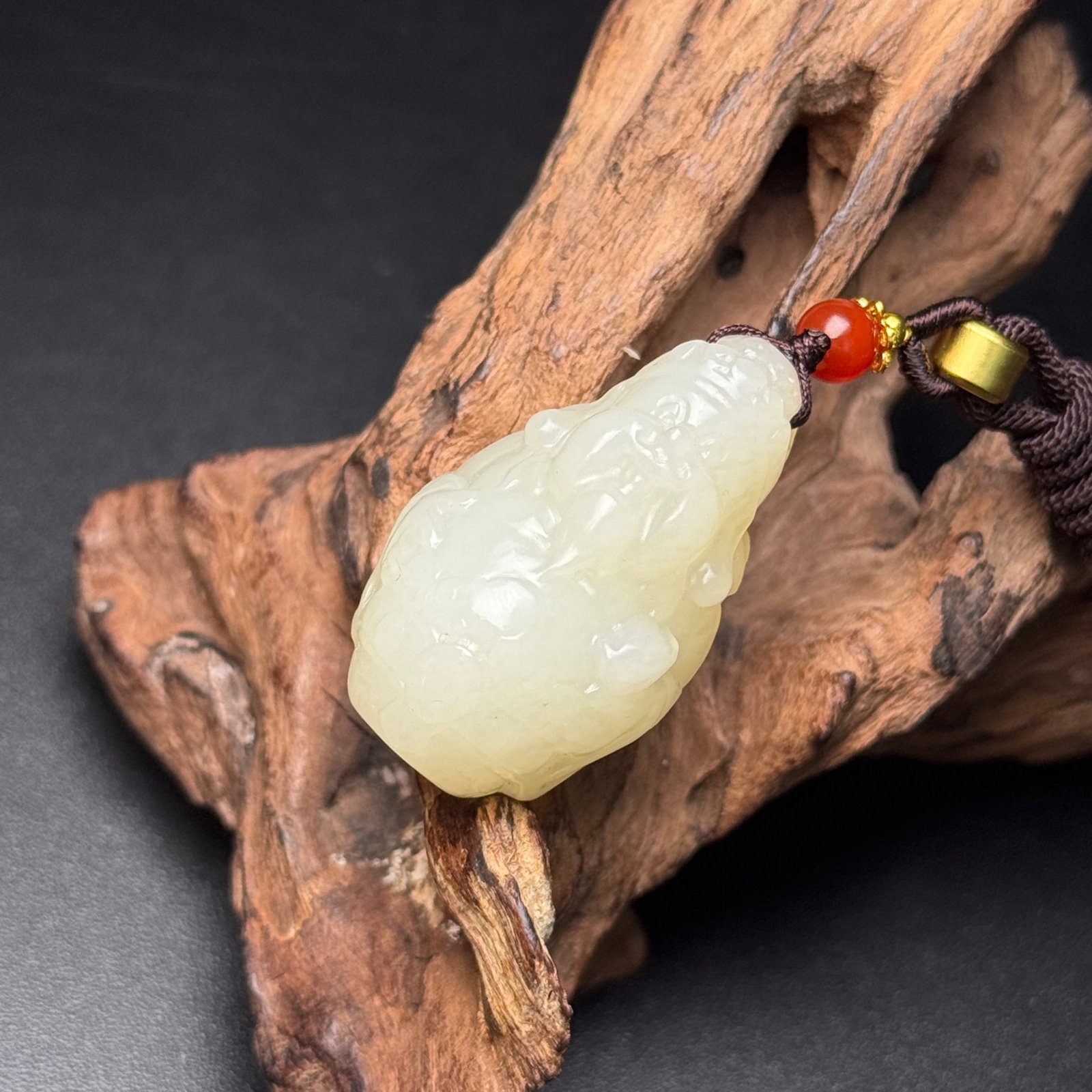 An Exquisite White Jade Statue of Mammon Pendant - 2