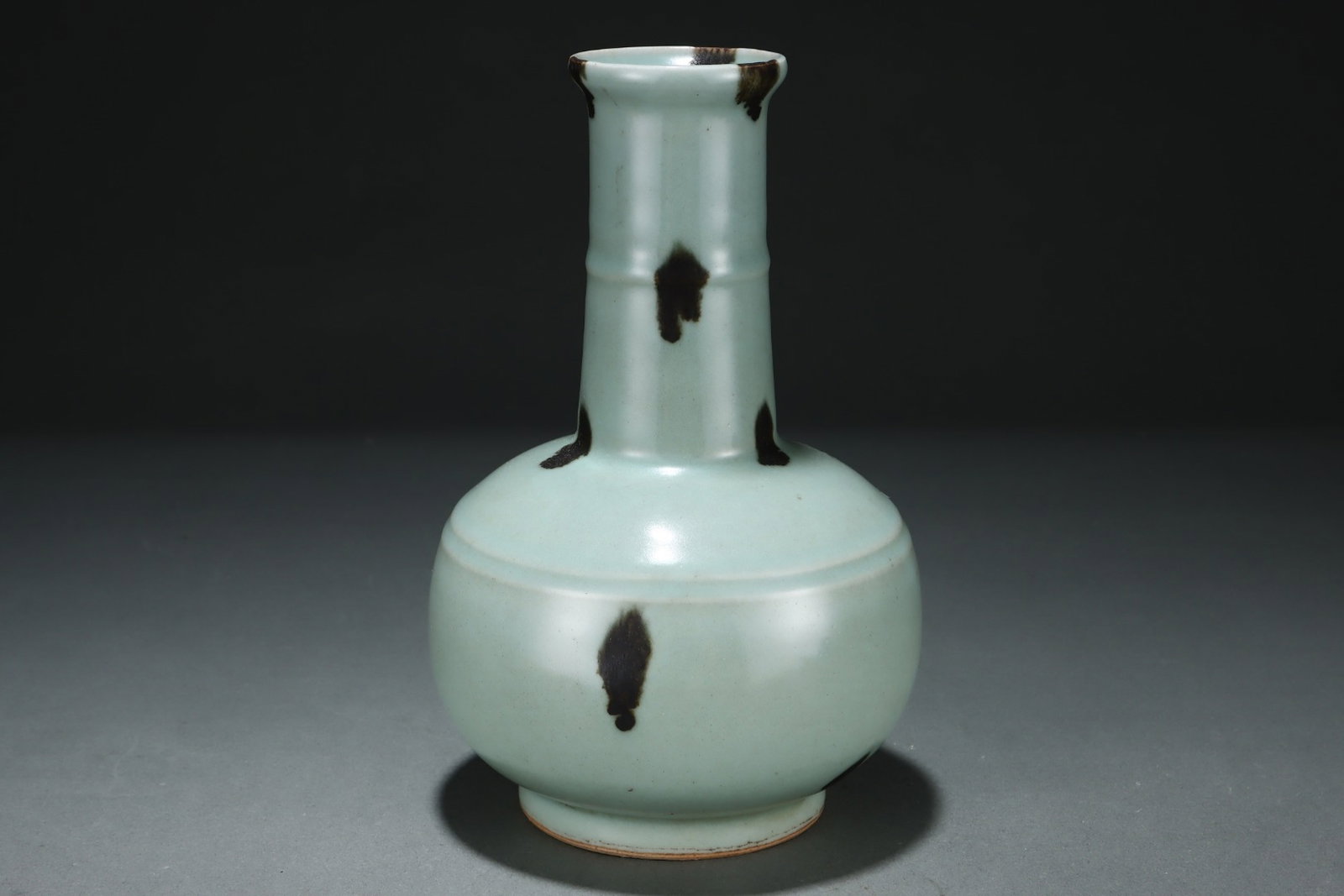 An Exquisite Longquan yao Vase - 2