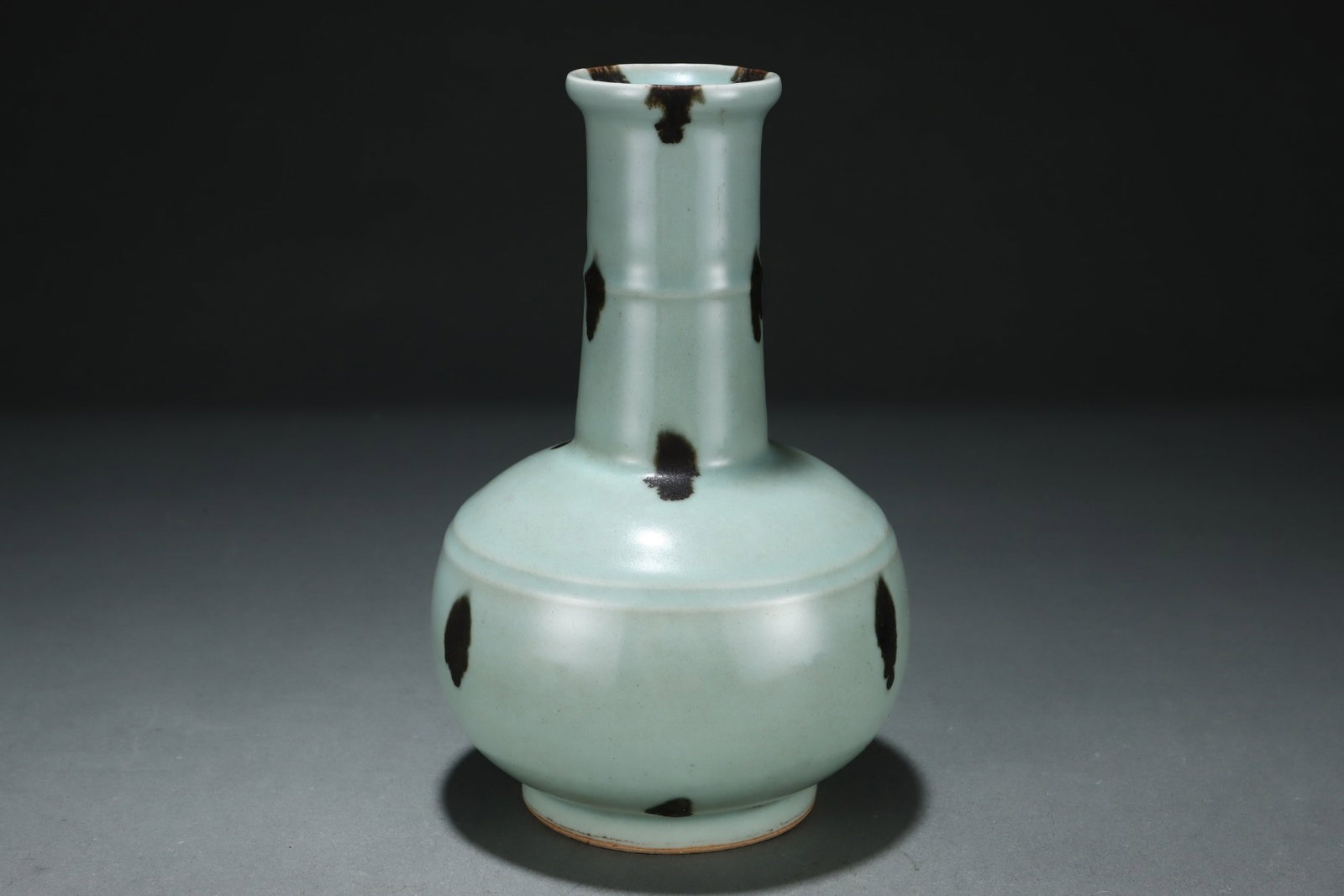 An Exquisite Longquan yao Vase - 3