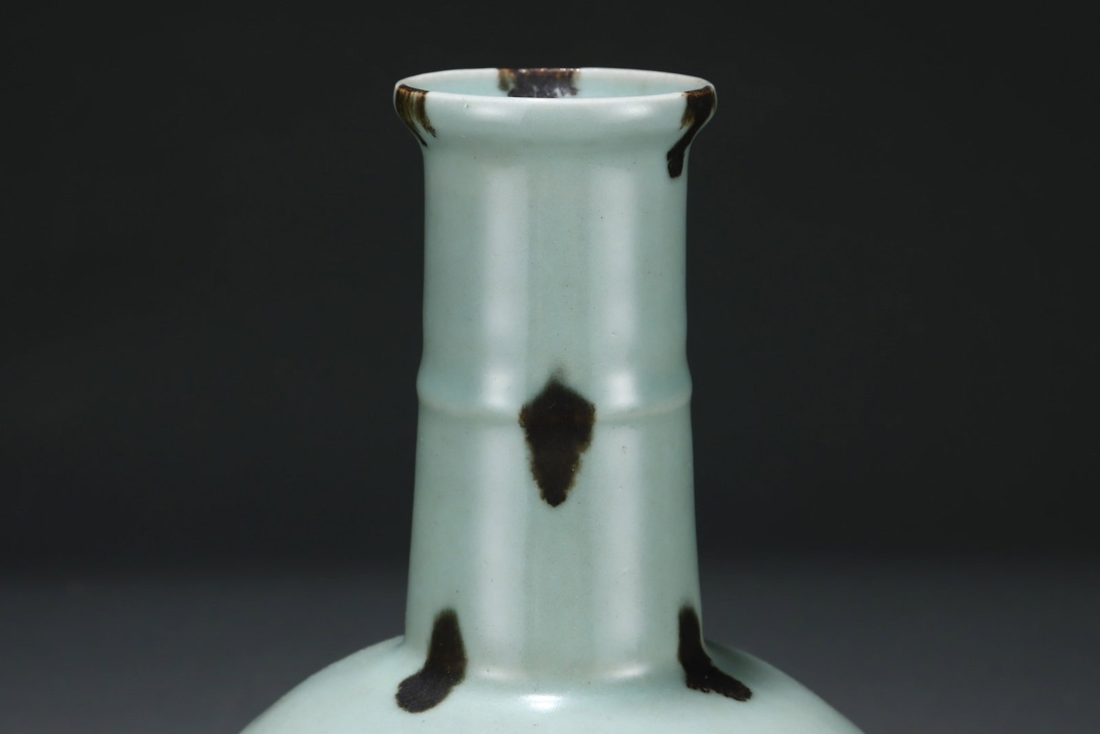 An Exquisite Longquan yao Vase - 4