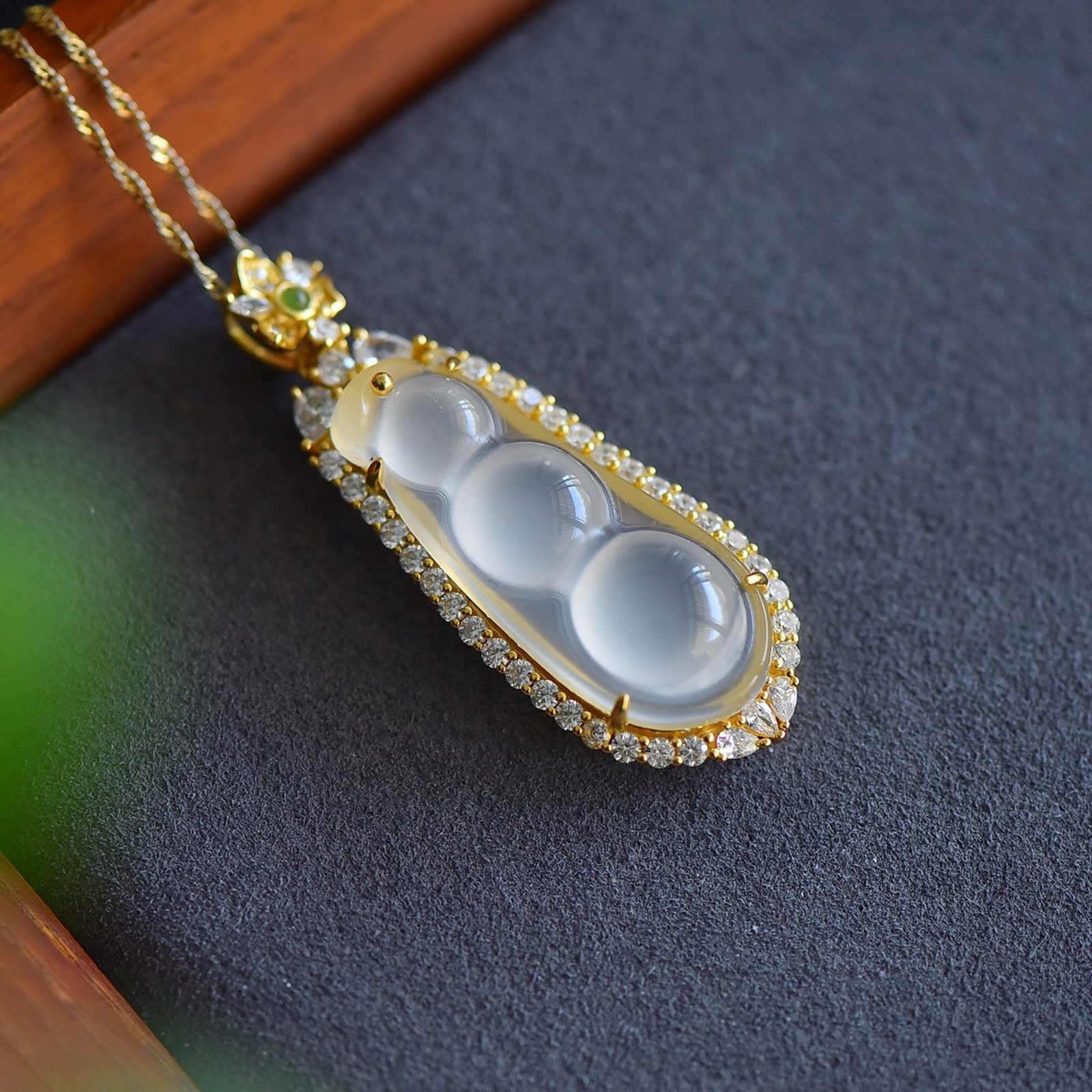 An Exquisite Sterling Silver-Gold Plated Inlaid Agate Pendant,Inlaid Diamond - 2