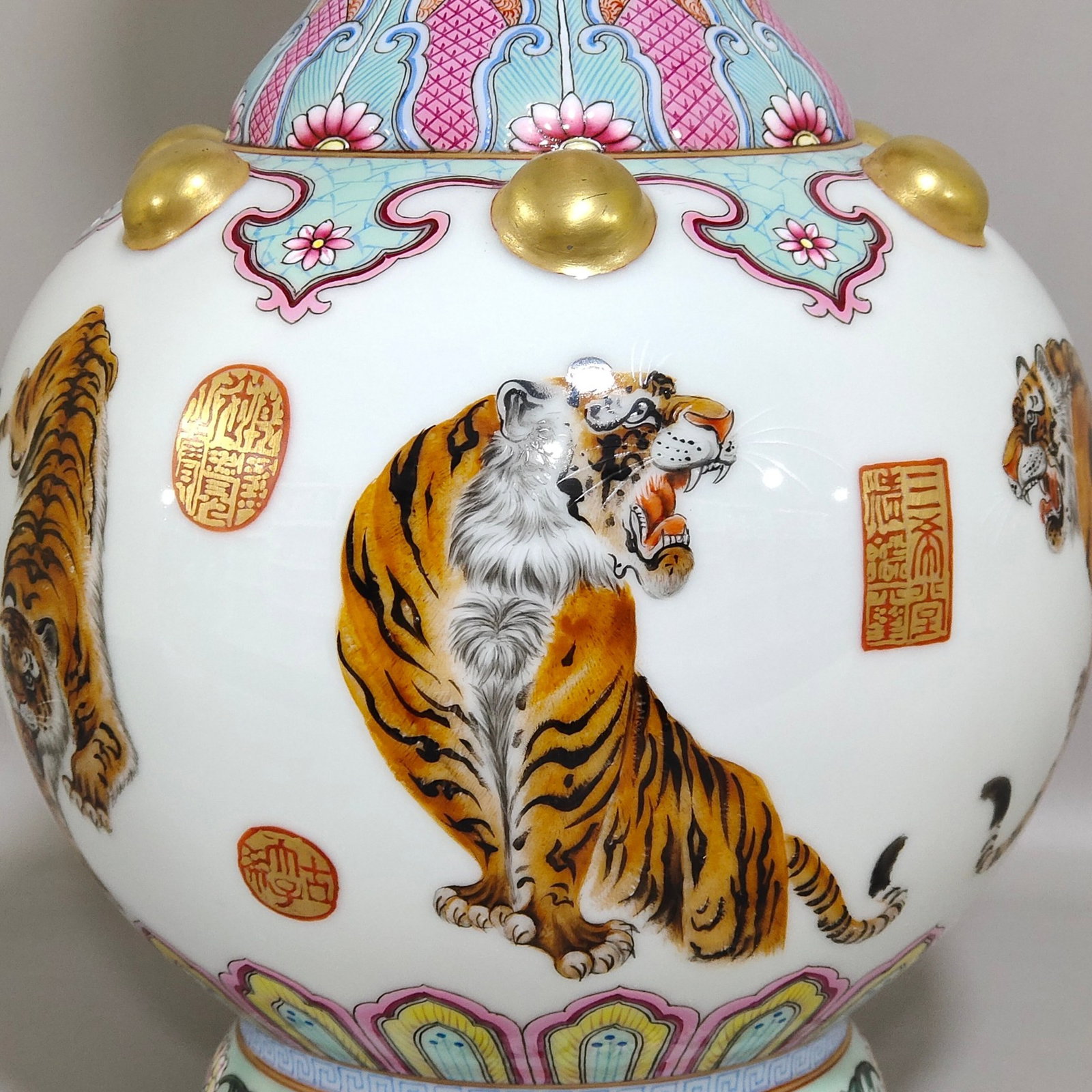 A Rare Famille-Rose Painted Gold Tiger Pattern Vase,With Poem - 7