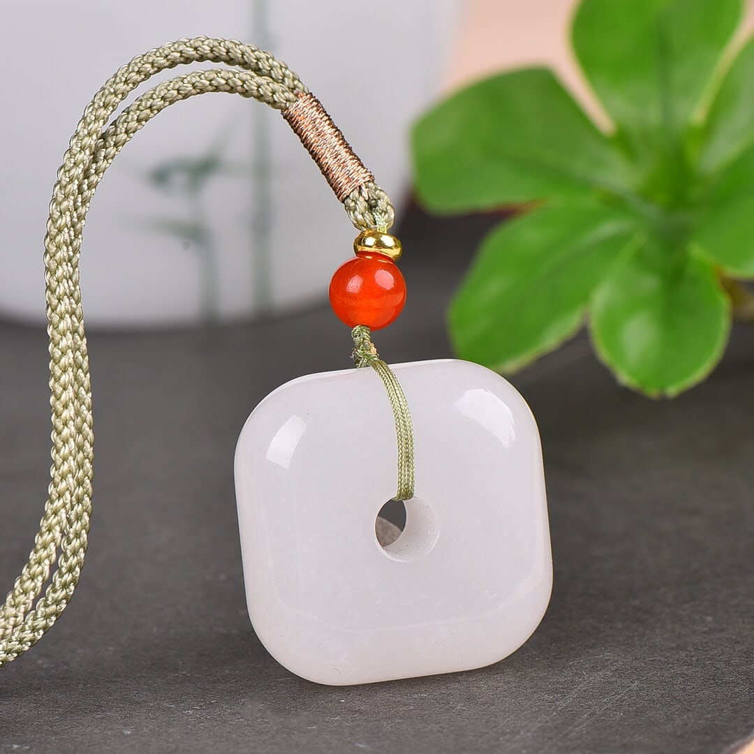 An Exquisite White Jade Pendant - 3
