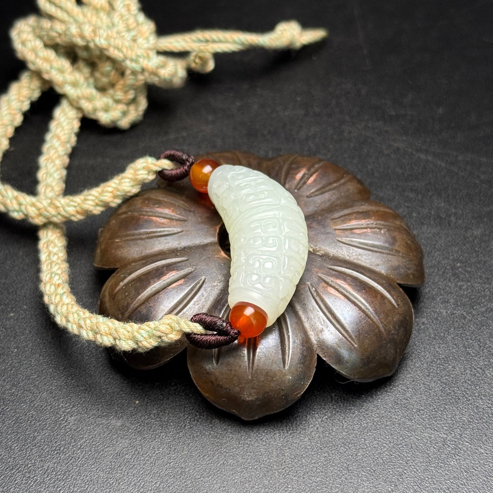 An Exquisite White Jade Ruyi Pattern Pendant - 3