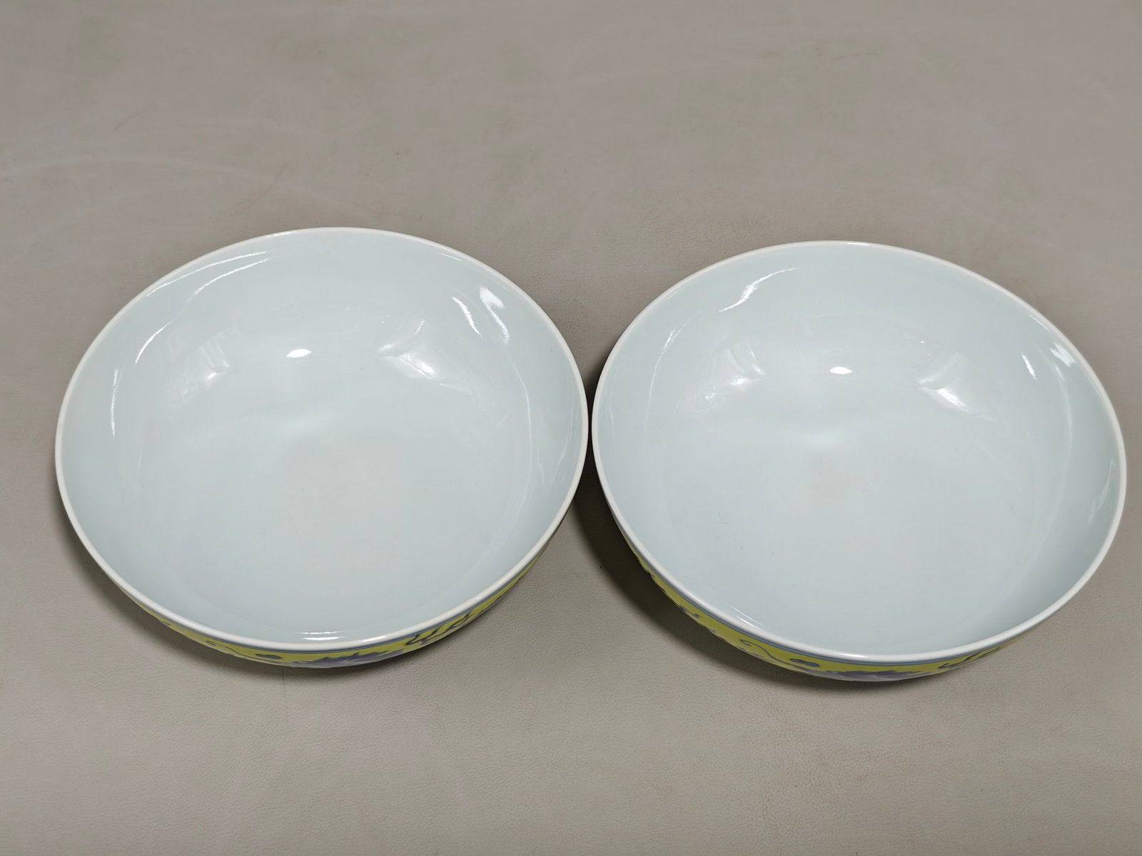 A Pair of Exquisite Blue and White Yellow Ground Dragon Pattern Bowls - 3