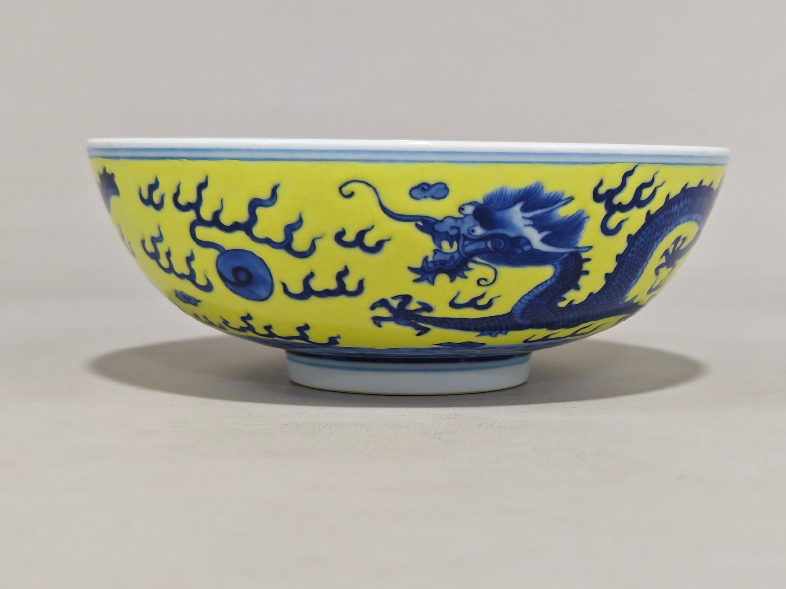 A Pair of Exquisite Blue and White Yellow Ground Dragon Pattern Bowls - 6