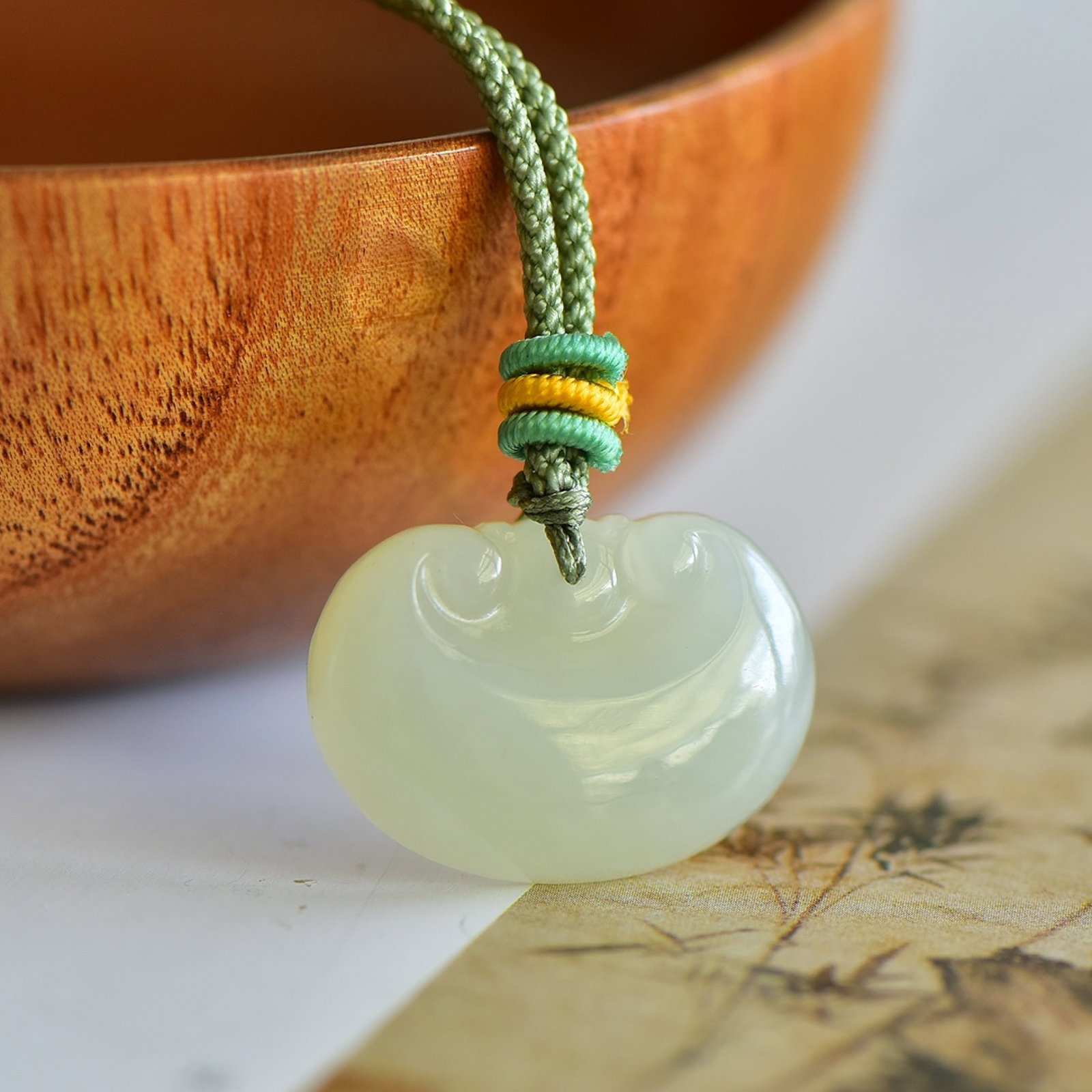 An Exquisite Greenish Jade Pendant - 4