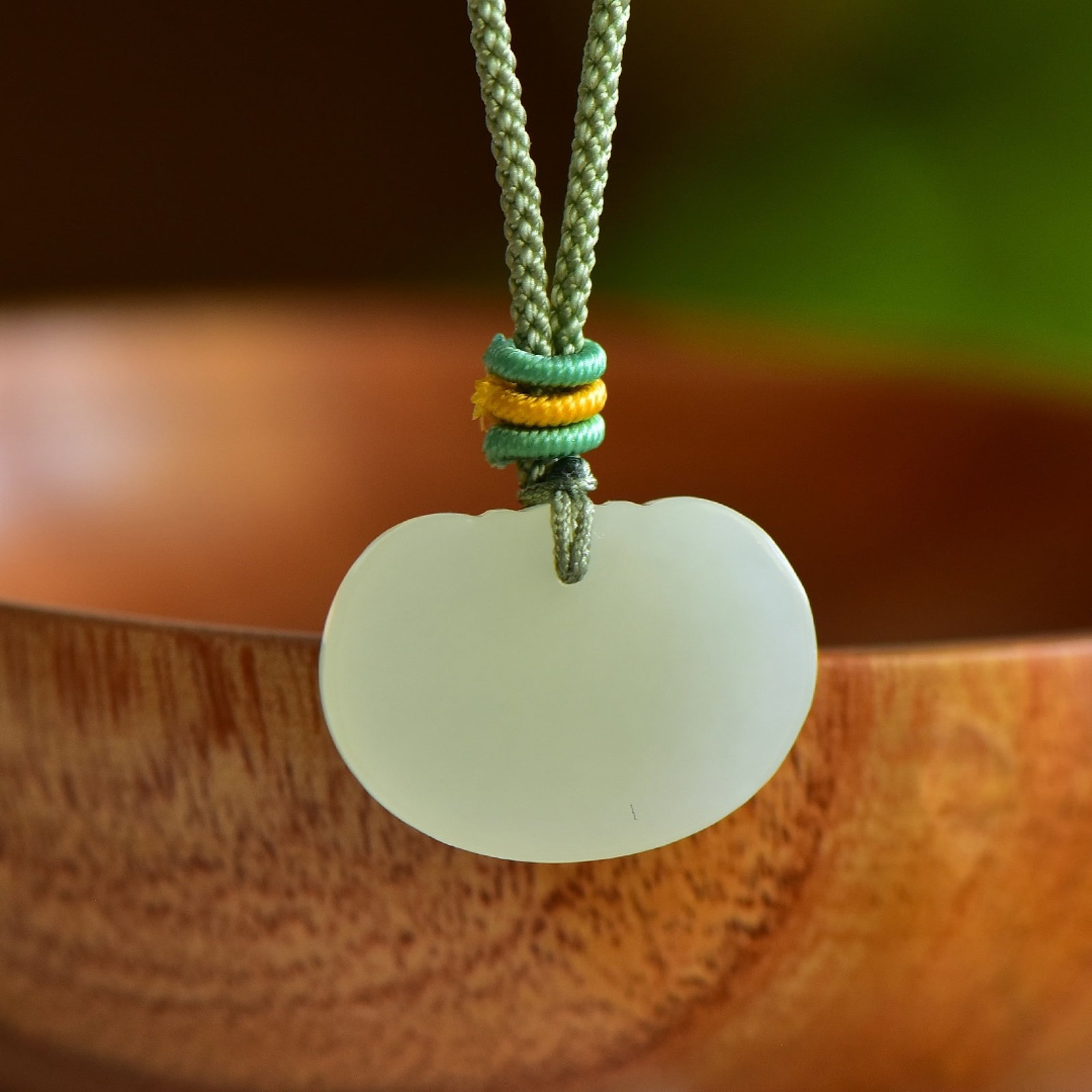 An Exquisite Greenish Jade Pendant - 5