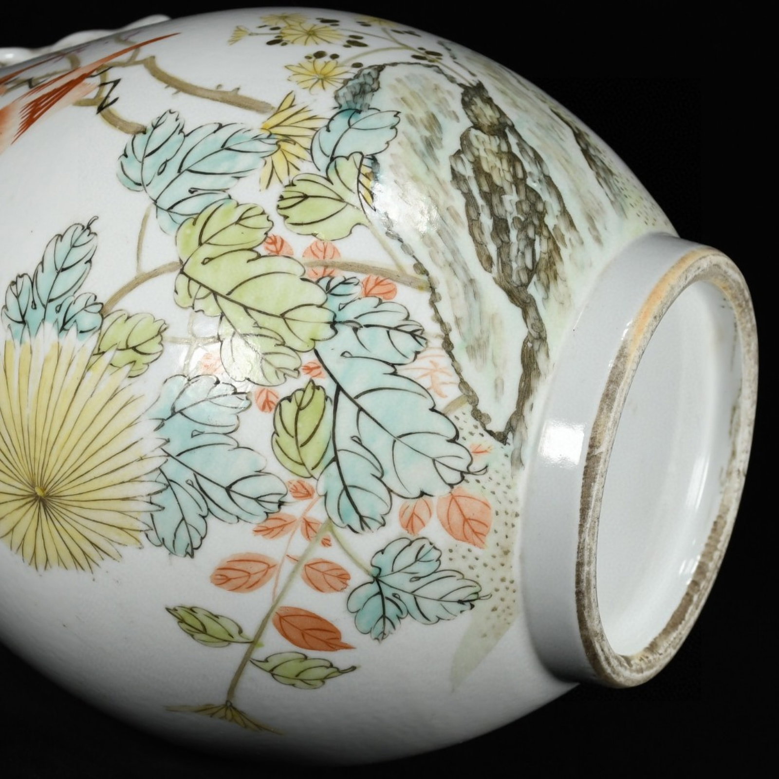 A Rare Light Crimson Color Flower and Bird Pattern Deer-Ears Vase - 8